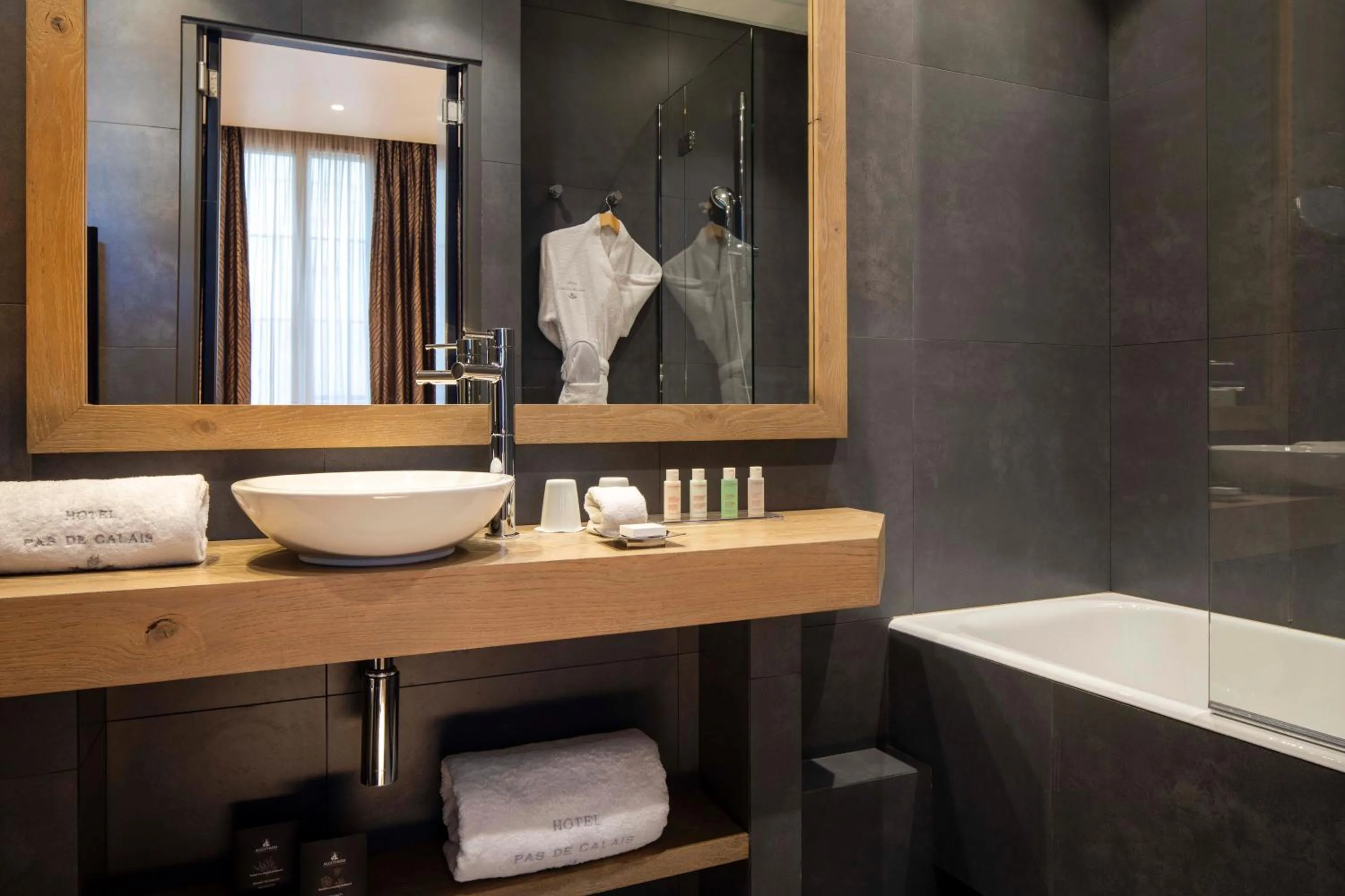 Bathroom in Hotel Pas De Calais