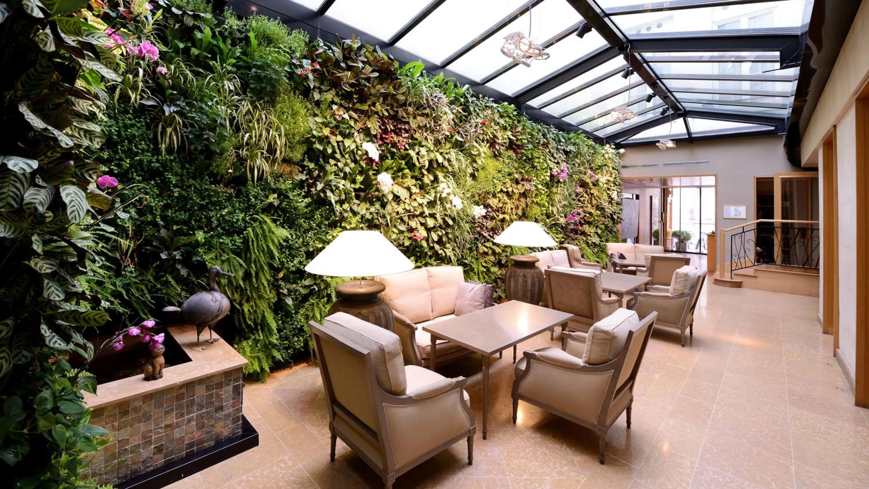 Patio in Hotel Pas De Calais