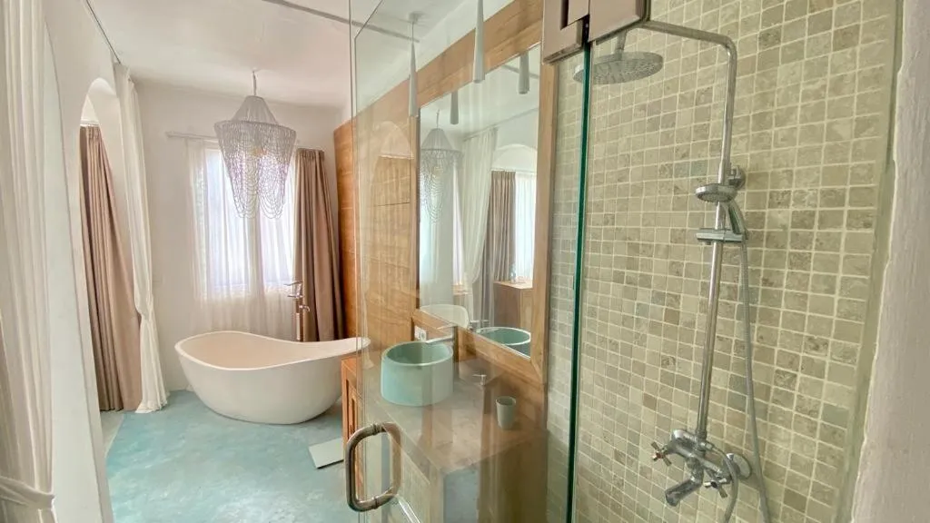 Bath in Canggu Boutique Art Hotel