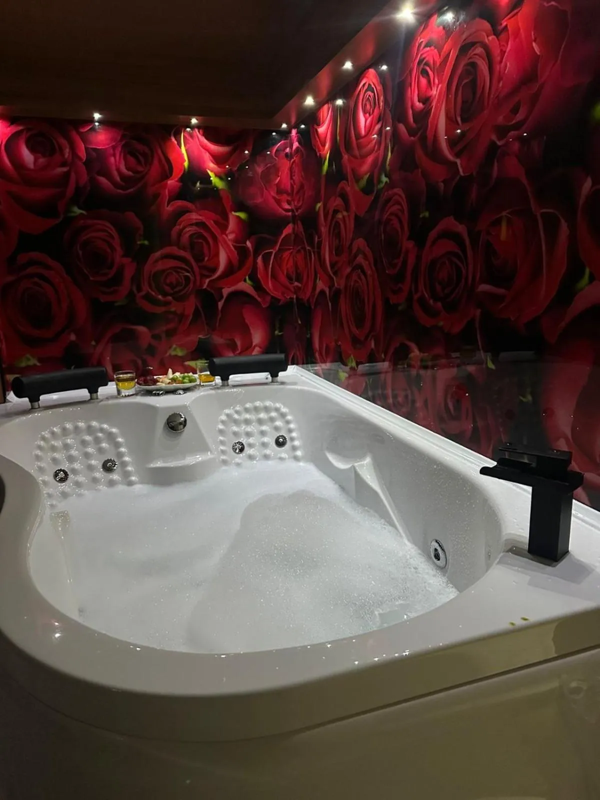 Hot Tub in Blueway Hotel Istanbul Bakırköy City Center