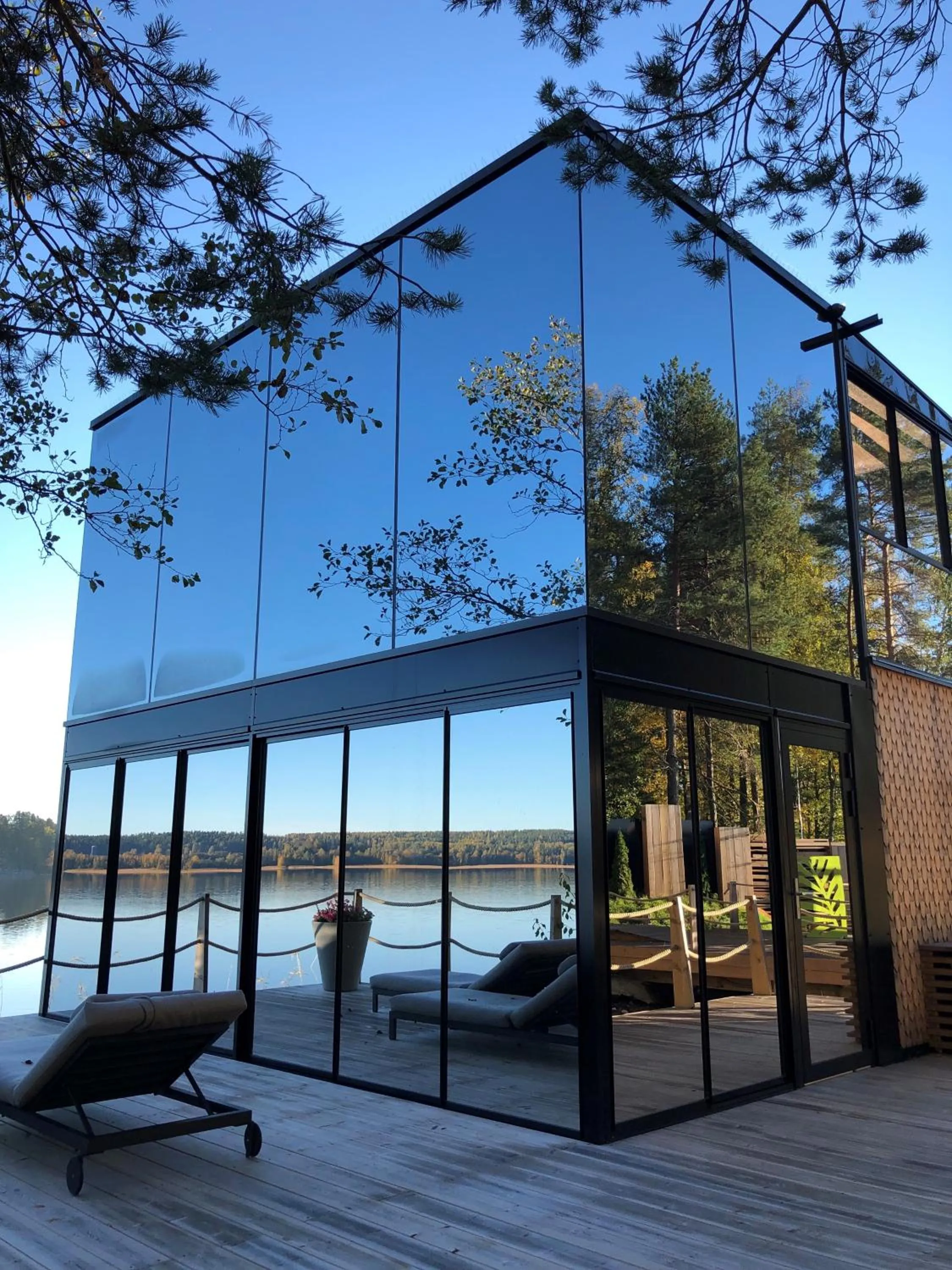 Balcony/Terrace in Lake Hotel Lehmonkärki - Haasi Mirror Houses