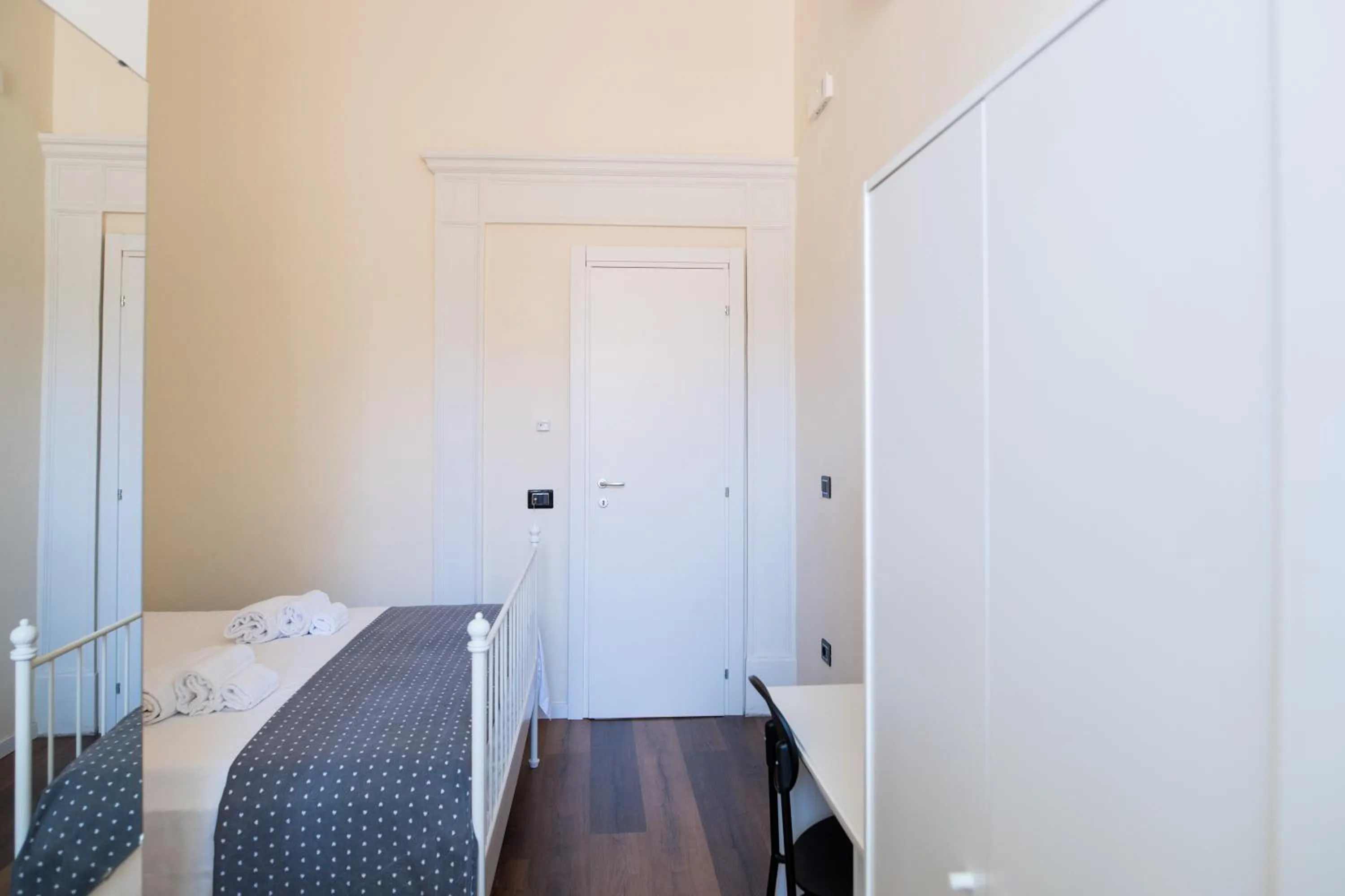 View (from property/room), Bed in Le Stanze del Principe