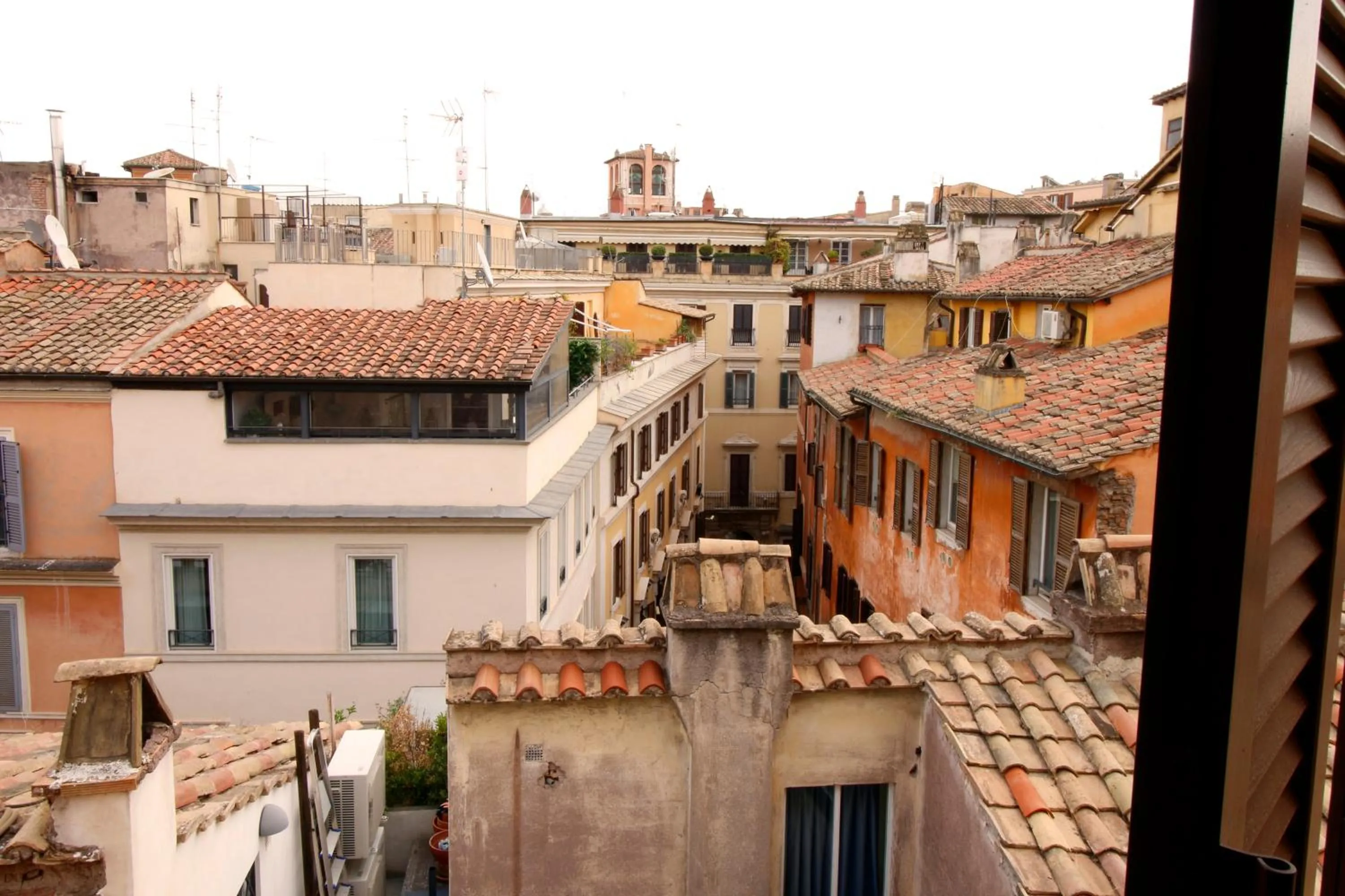 Quiet street view in Relais Parlamento