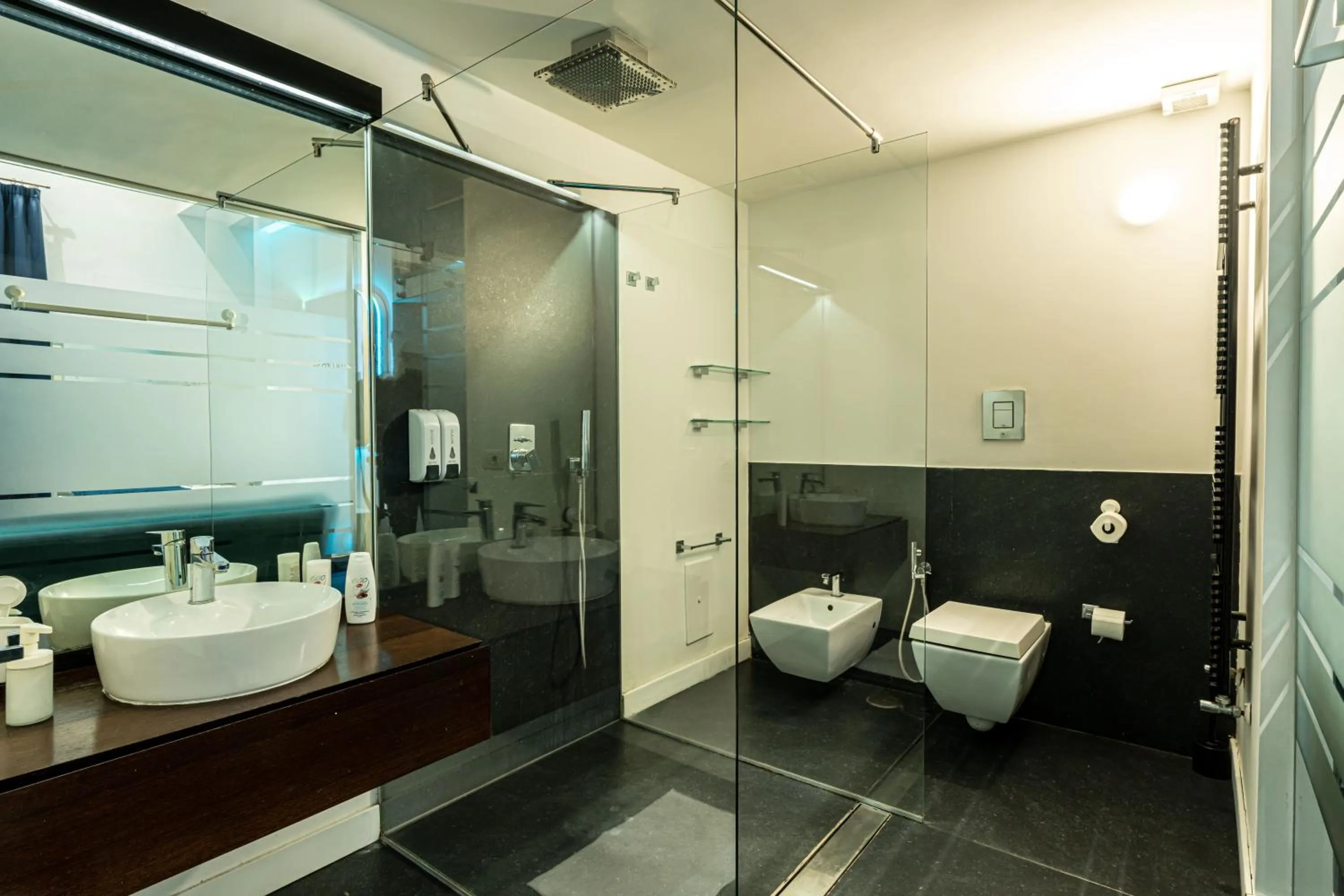 Shower in Skyhouse Duomo