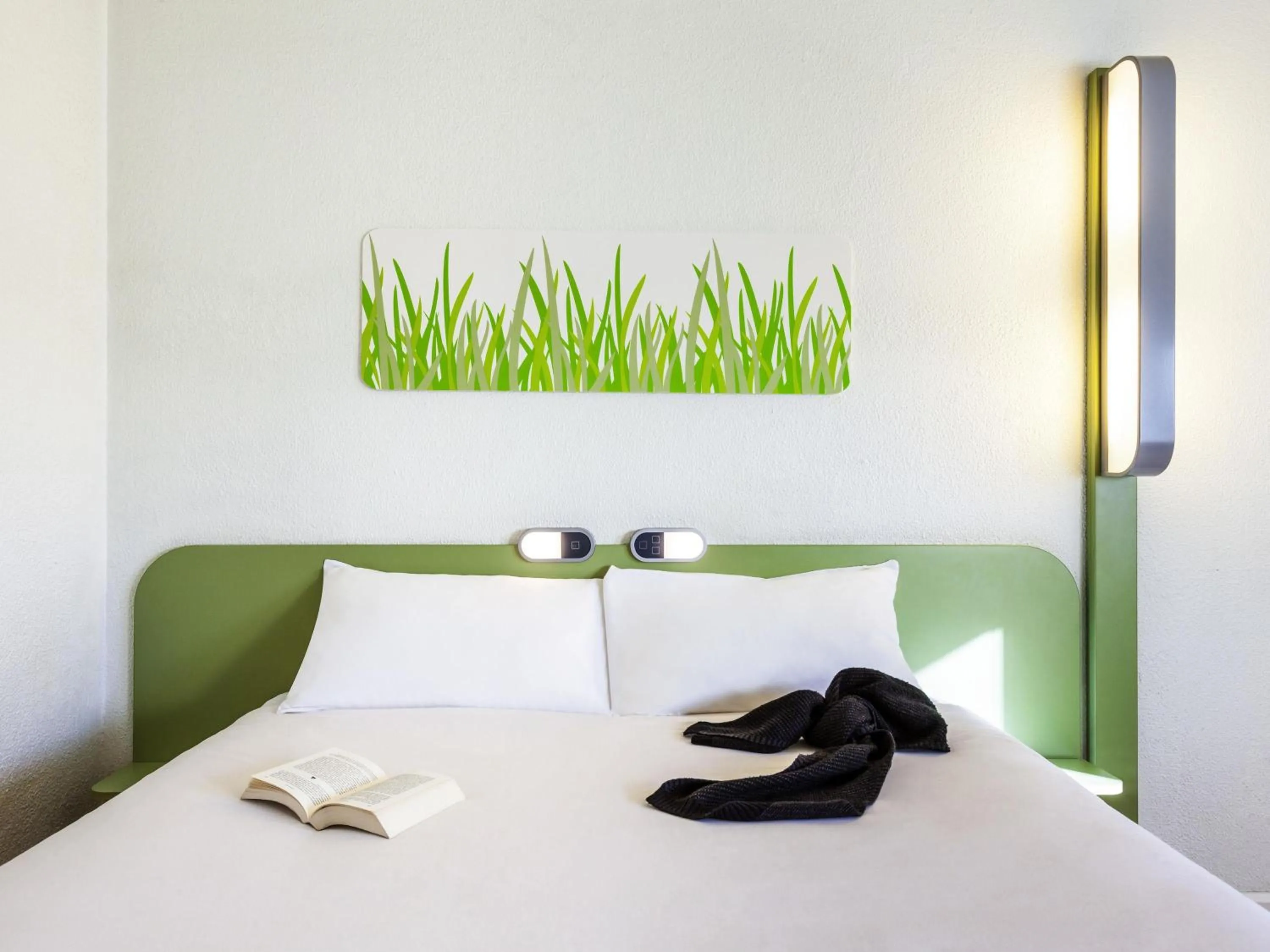 Bedroom, Bed in ibis budget Orange Centre