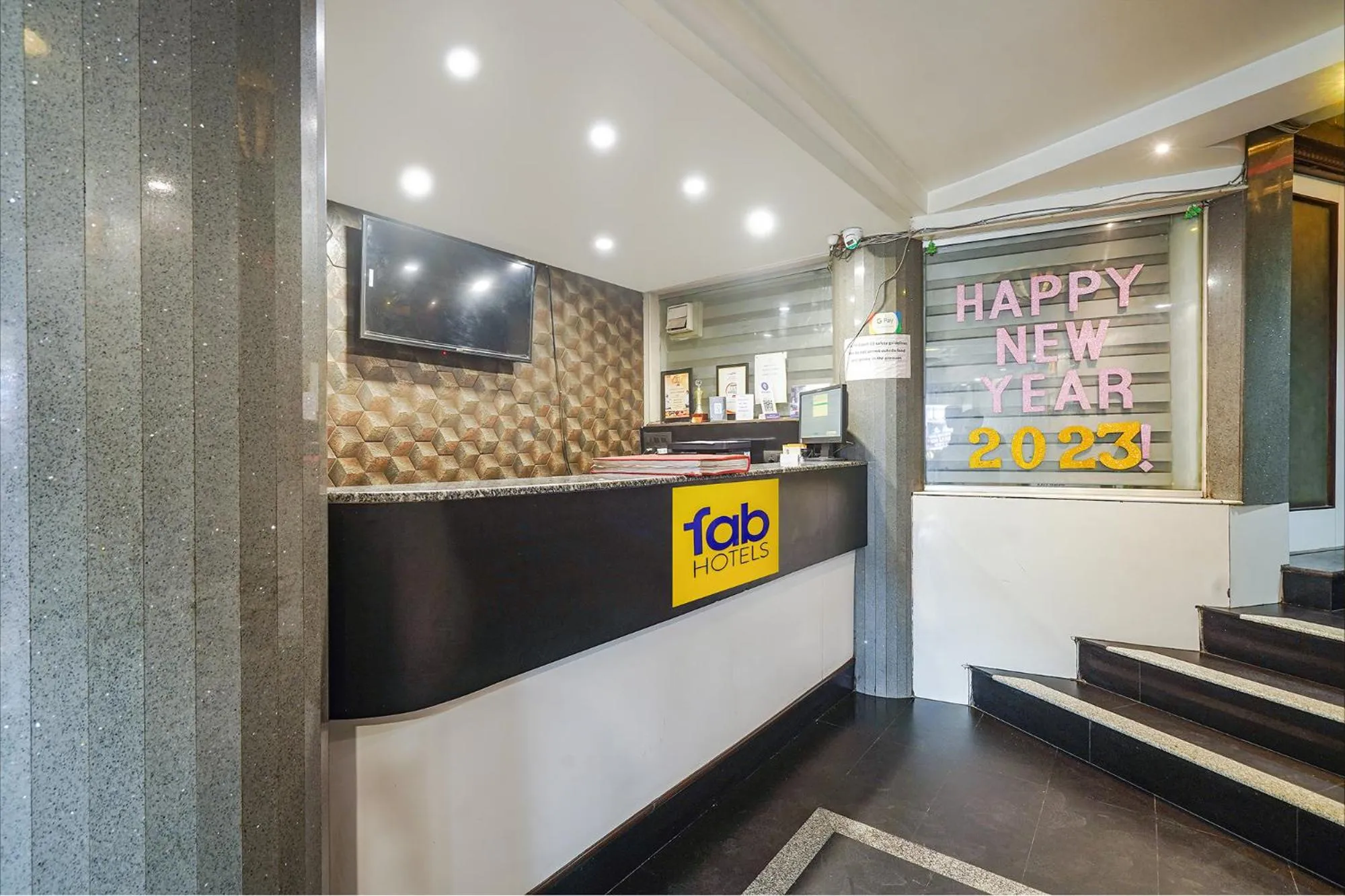 Lobby or reception in FabHotel Shravan - Nr Eternity Mall