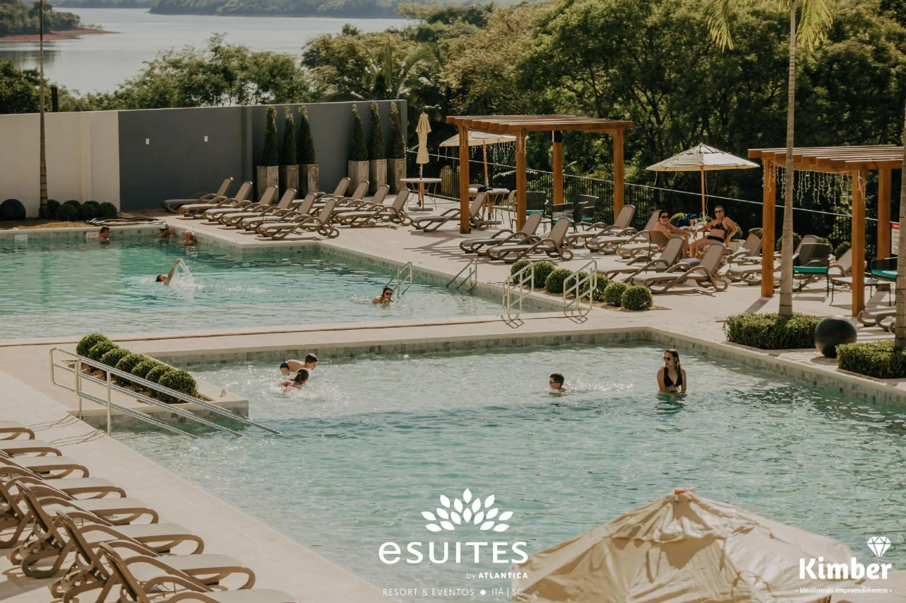 Swimming pool in Grand Suítes Family Resort