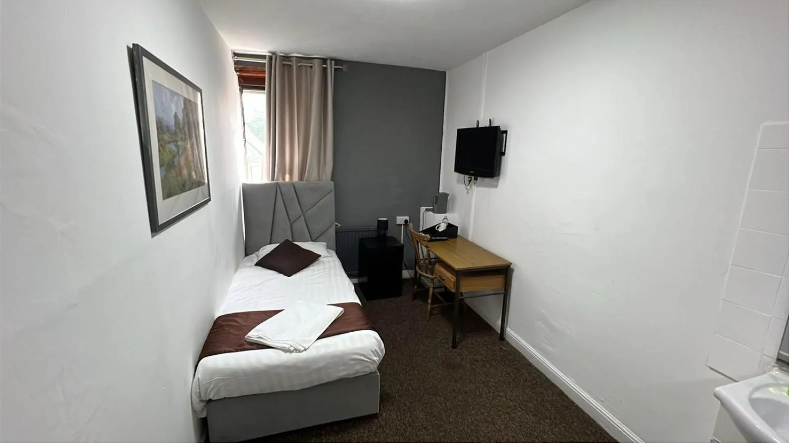 Bedroom, Bed in Campbells Guest House