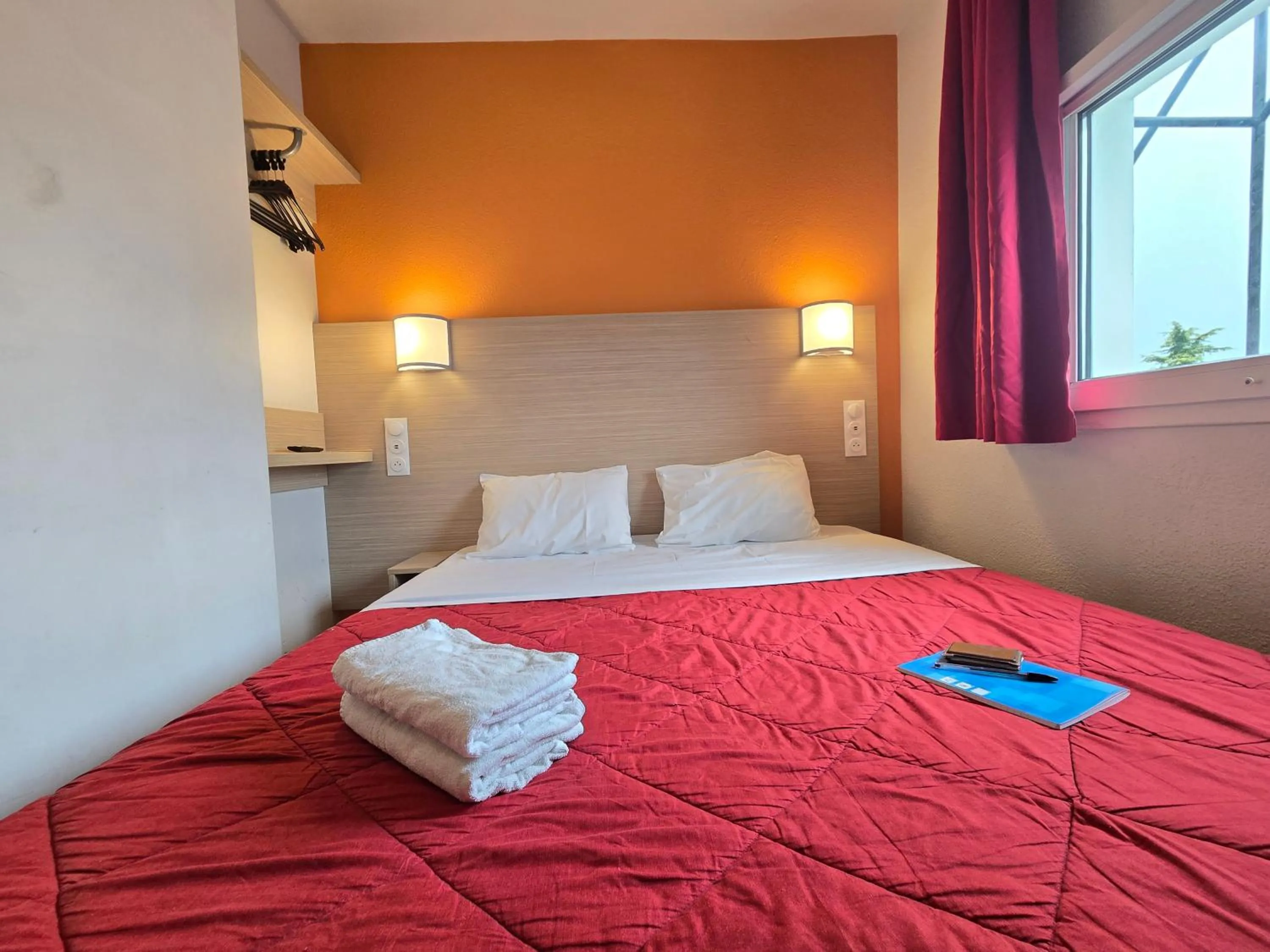 Bed in Premiere Classe Paris Nord - Sarcelles