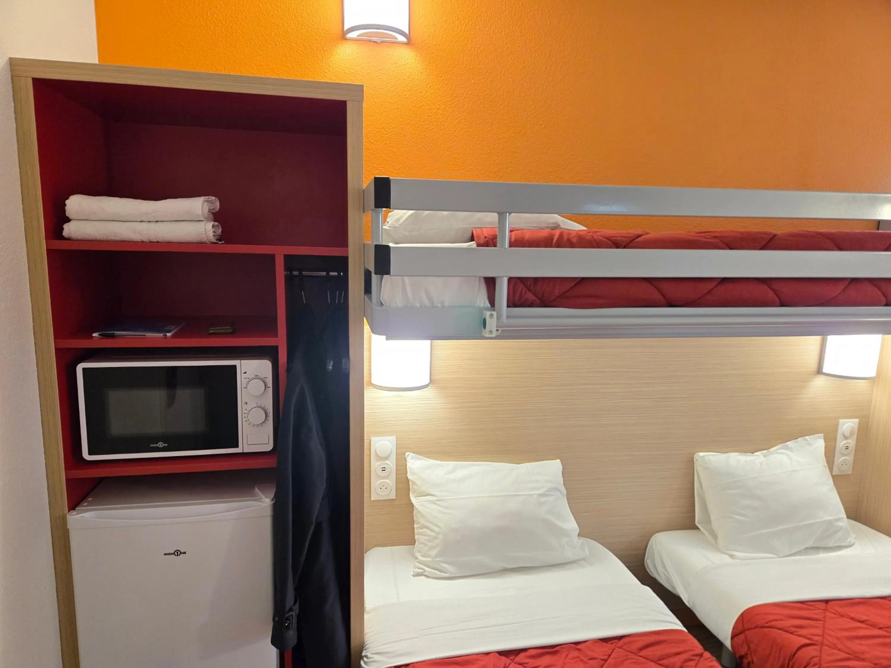 Bed in Premiere Classe Paris Nord - Sarcelles