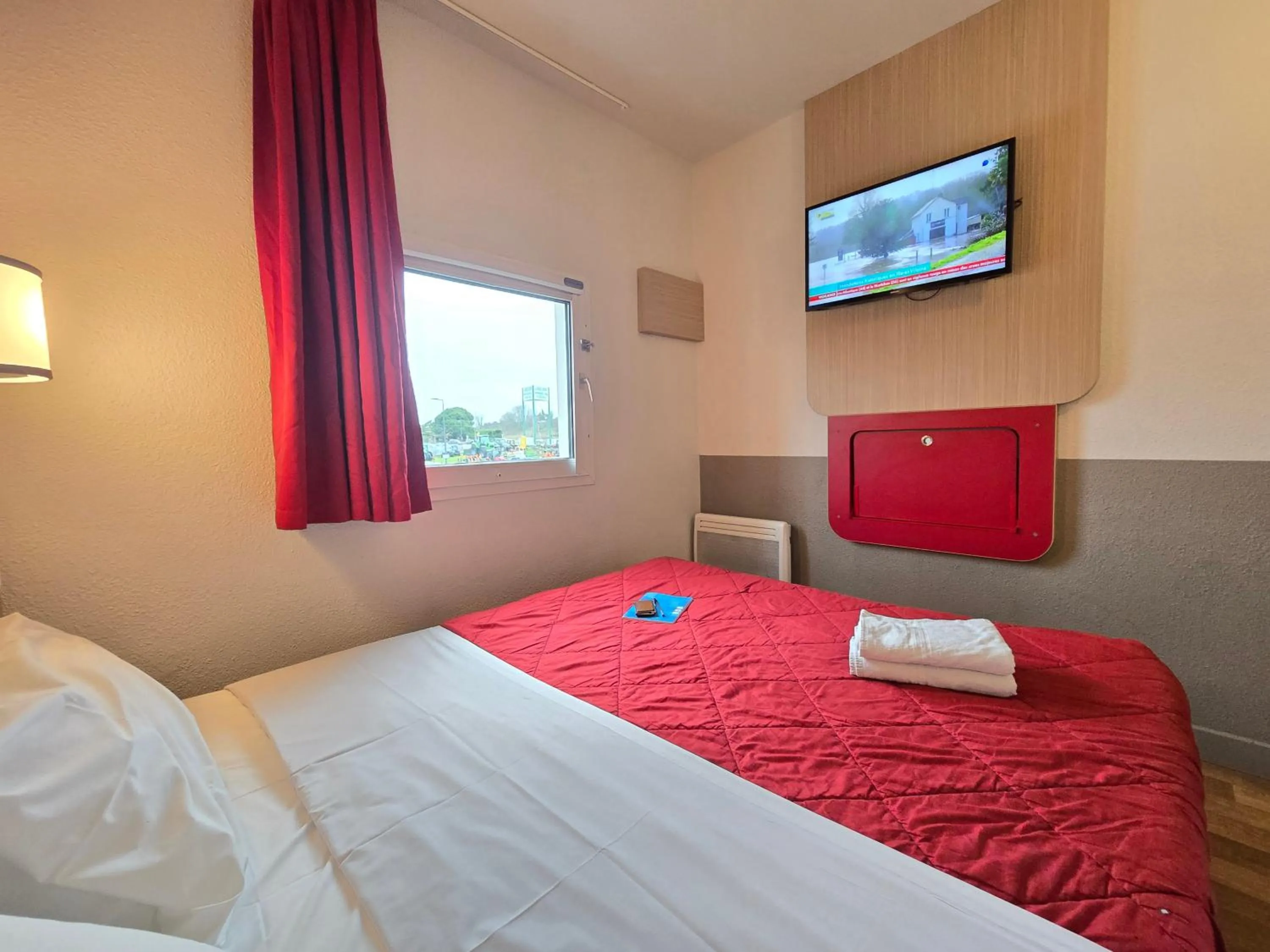 Bed in Premiere Classe Paris Nord - Sarcelles