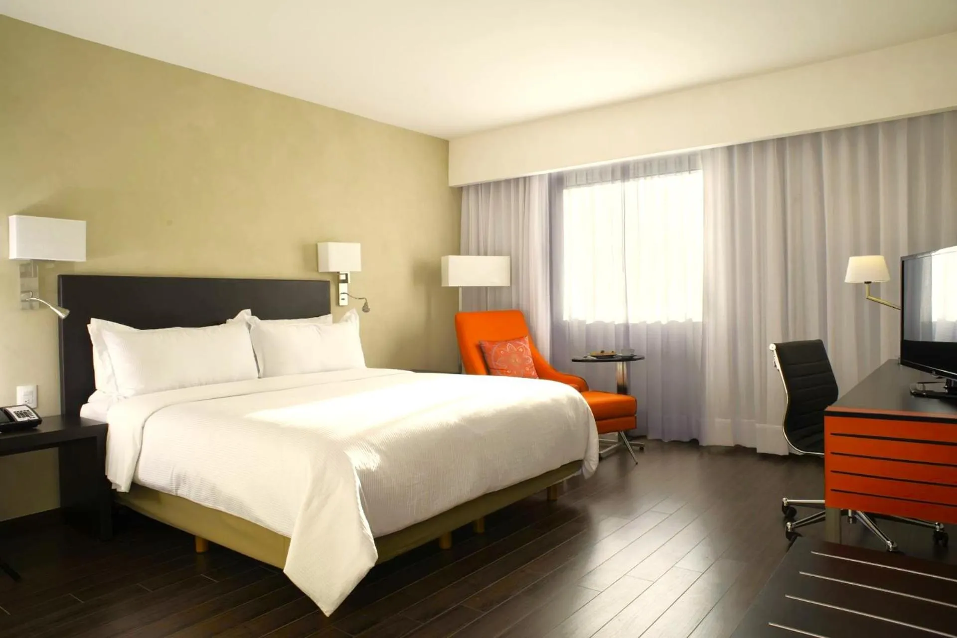 Bed in Hotel Opus Grand Toluca Aeropuerto