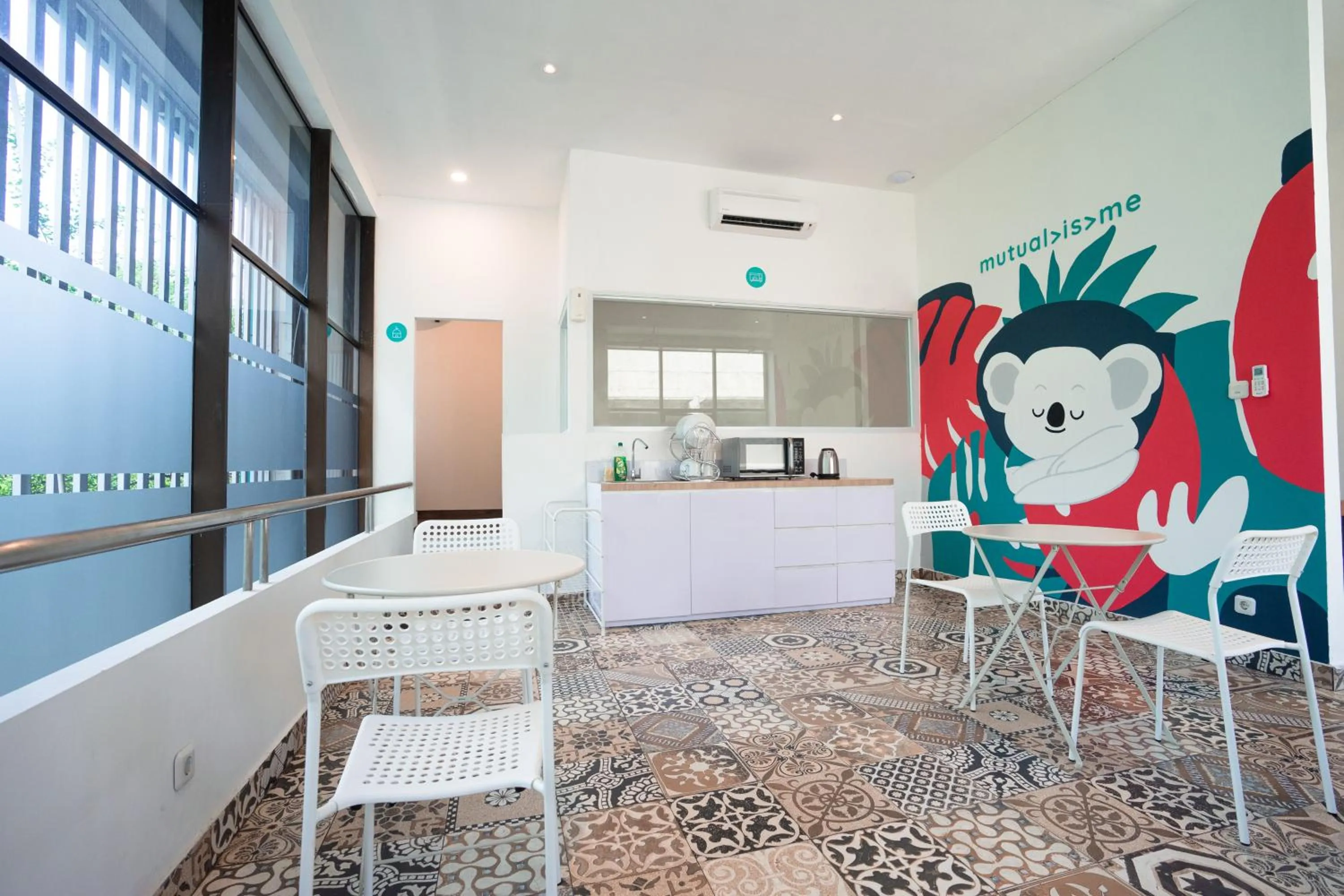 Communal kitchen in Bobopod Slamet Riyadi, Solo