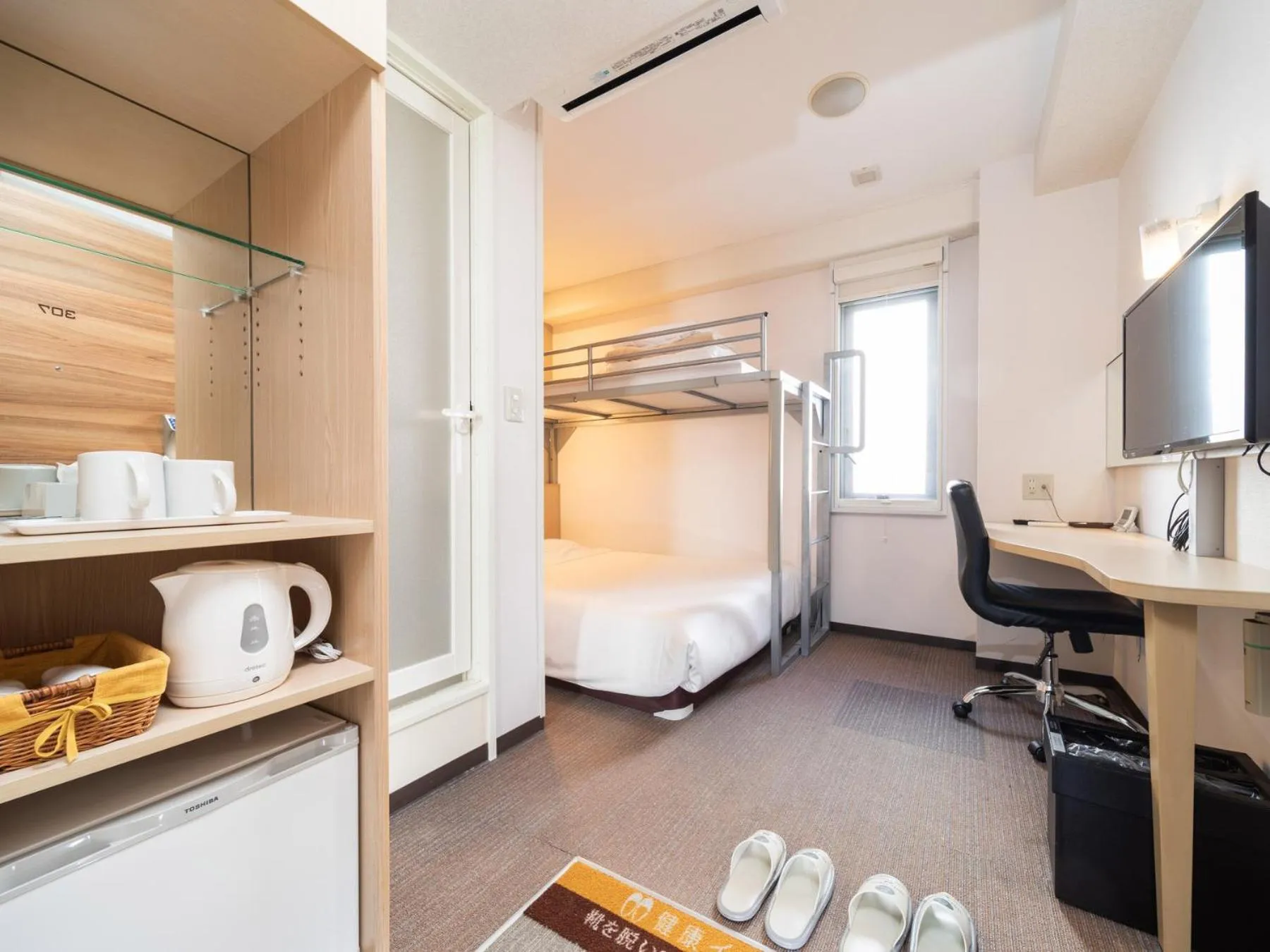 Bed in Super Hotel JR Fujiekimae Kinenkan