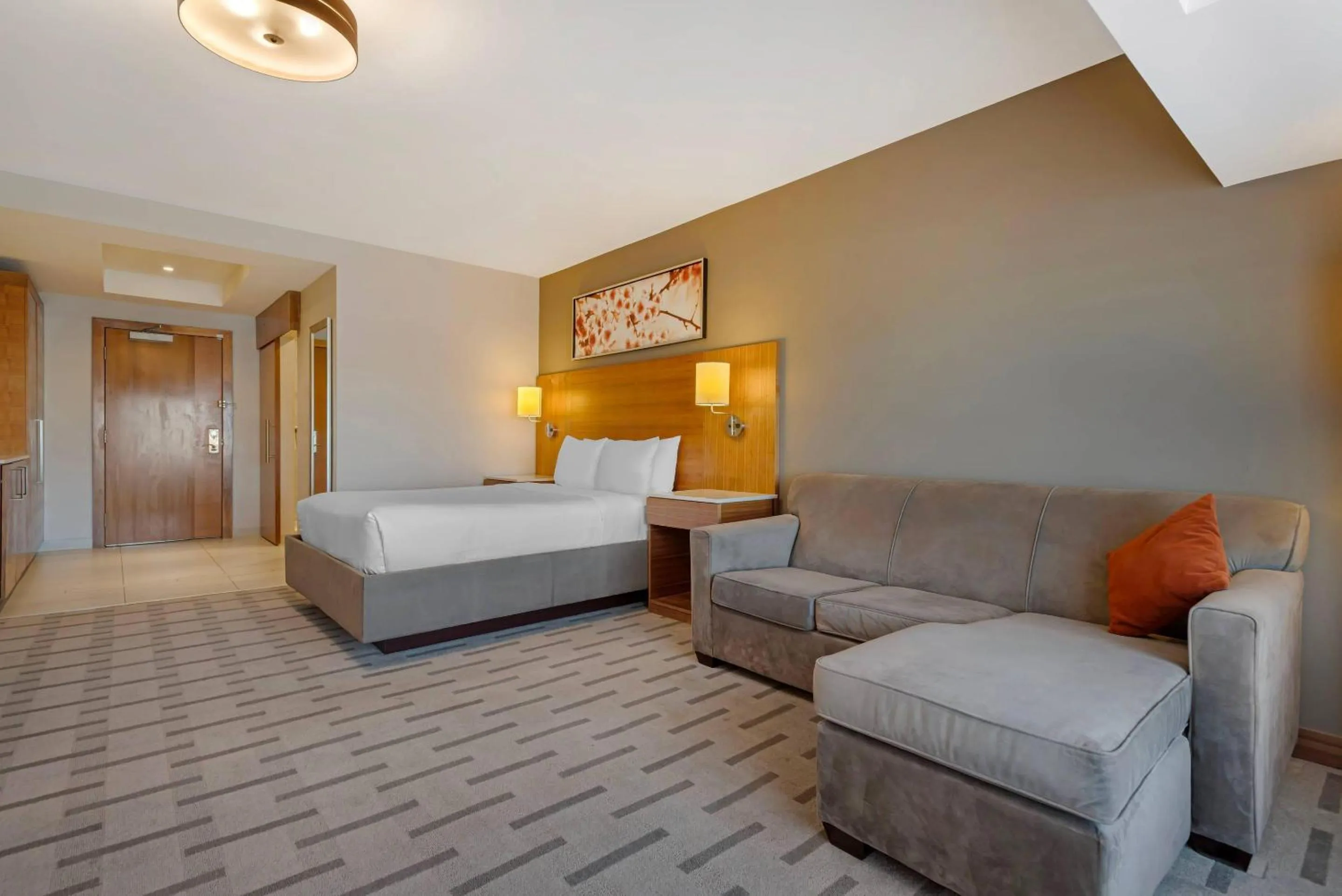 Bedroom, Bed in Radisson Hotel & Conference Centre Calgary Airport