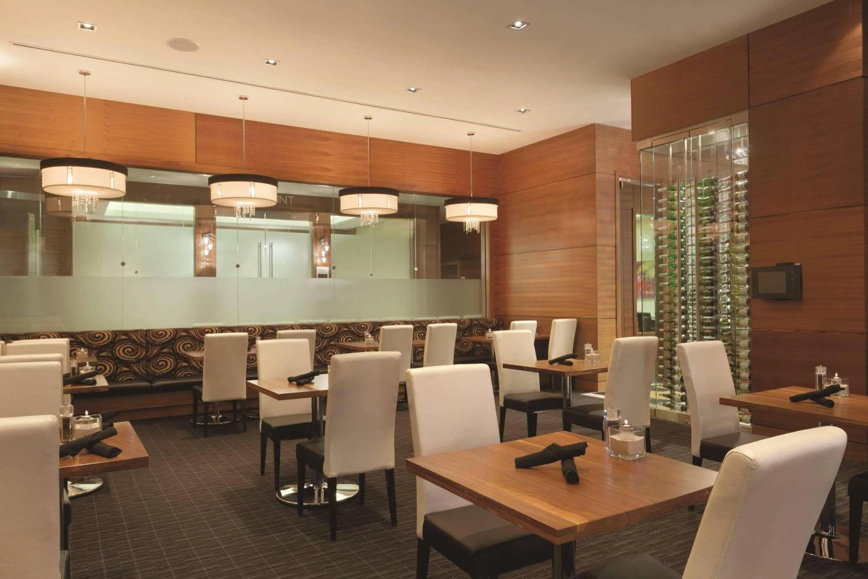 Restaurant/places to eat in Radisson Hotel & Conference Centre Calgary Airport