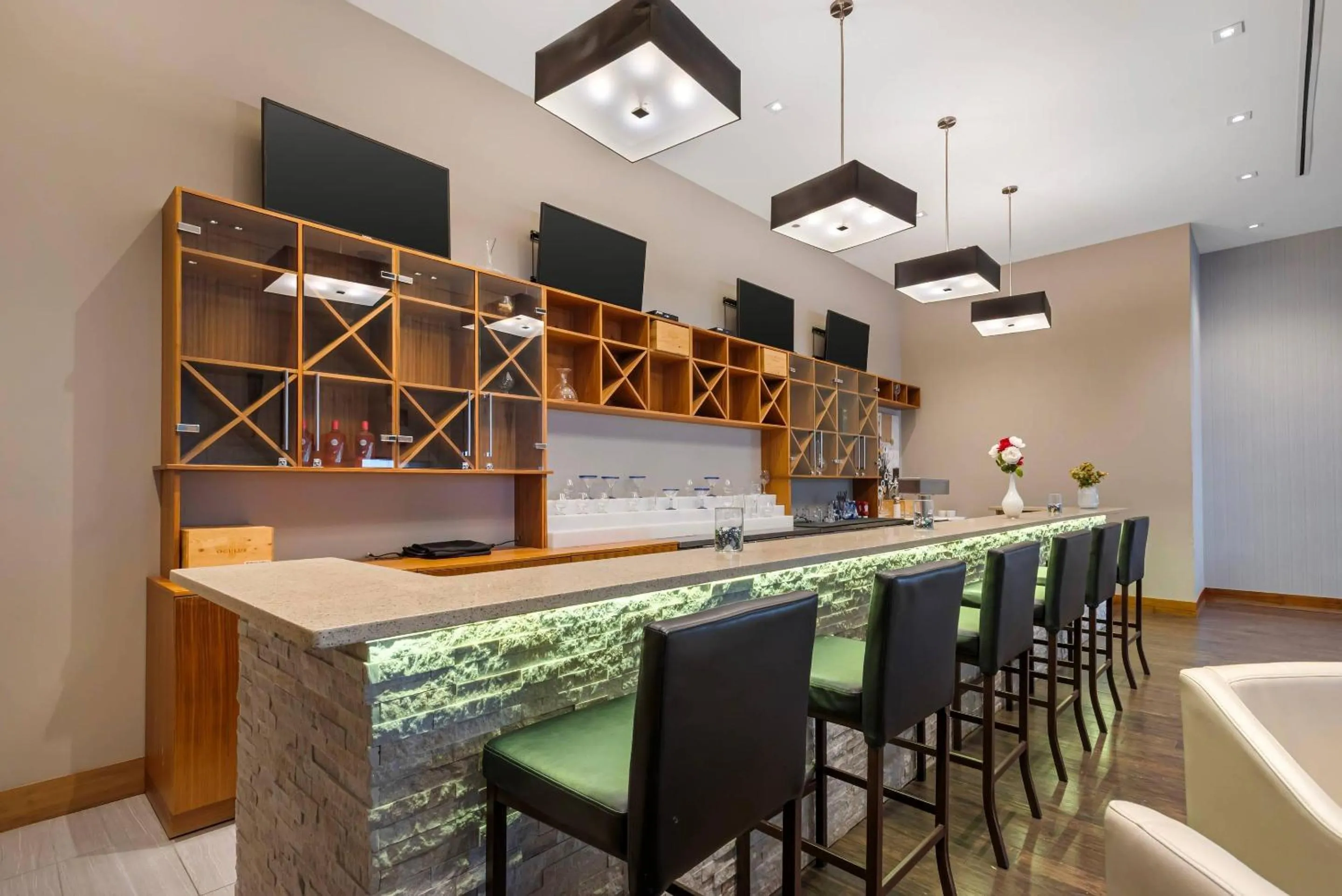 Restaurant/places to eat in Radisson Hotel & Conference Centre Calgary Airport