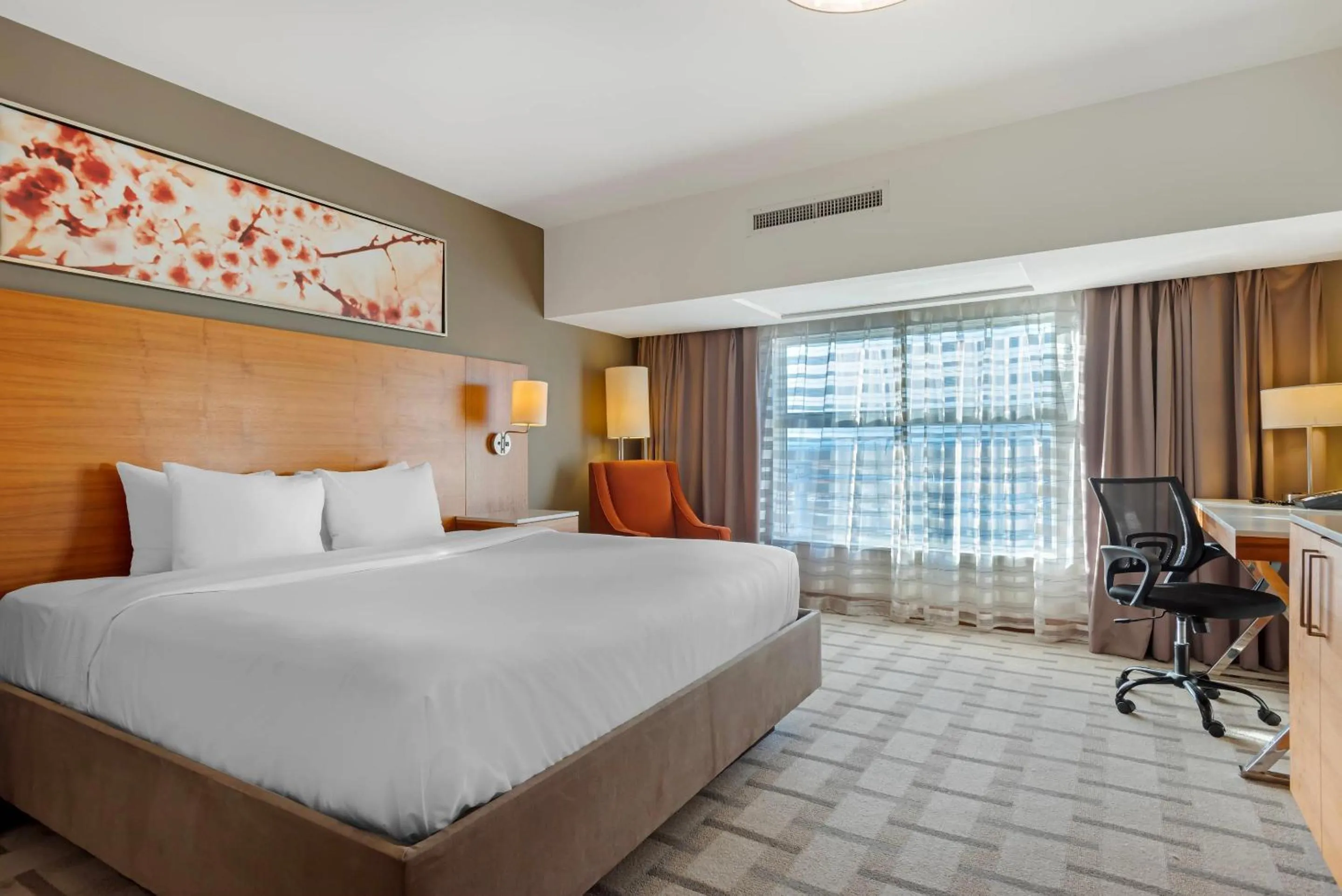 Bedroom, Bed in Radisson Hotel & Conference Centre Calgary Airport