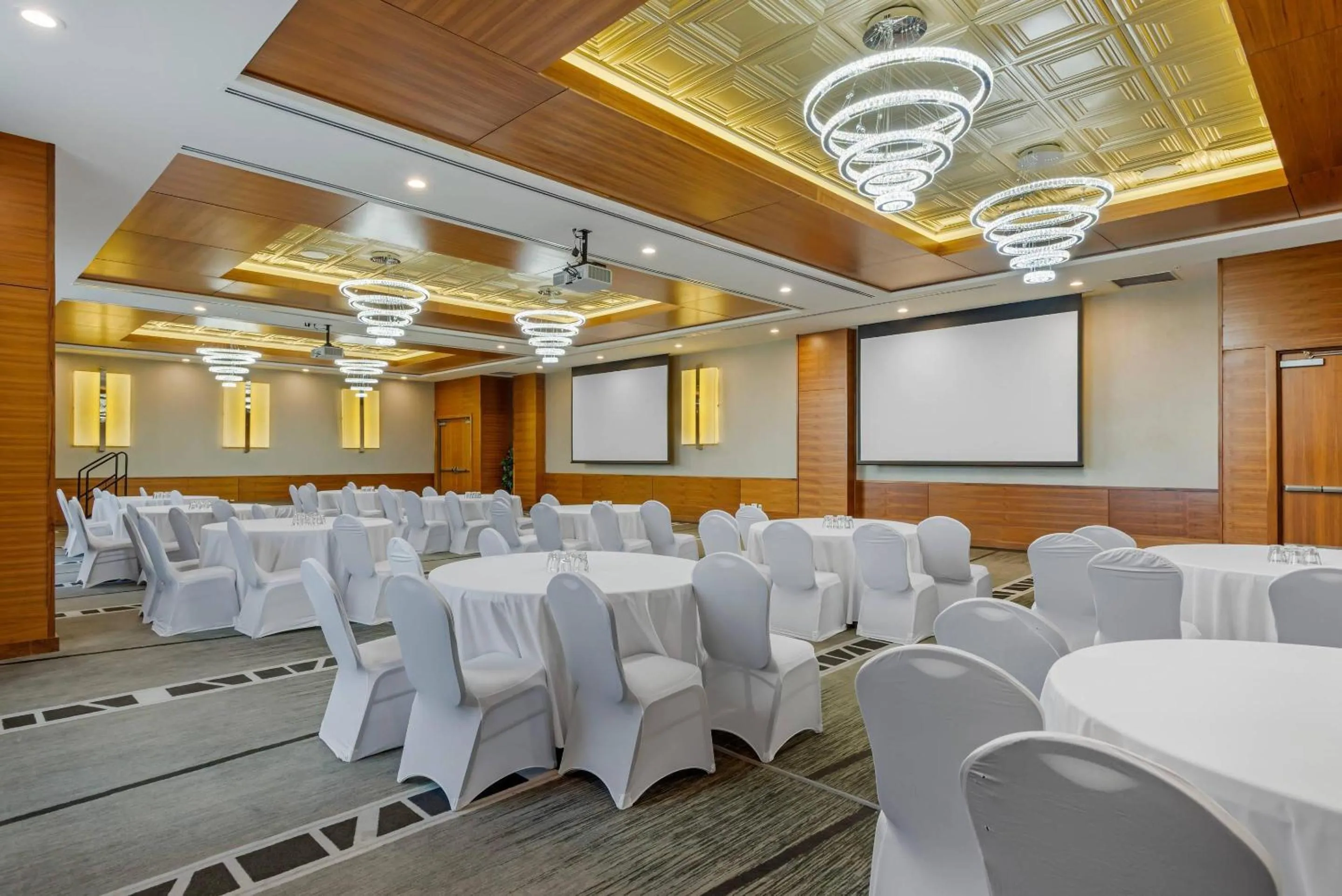 Meeting/conference room in Radisson Hotel & Conference Centre Calgary Airport