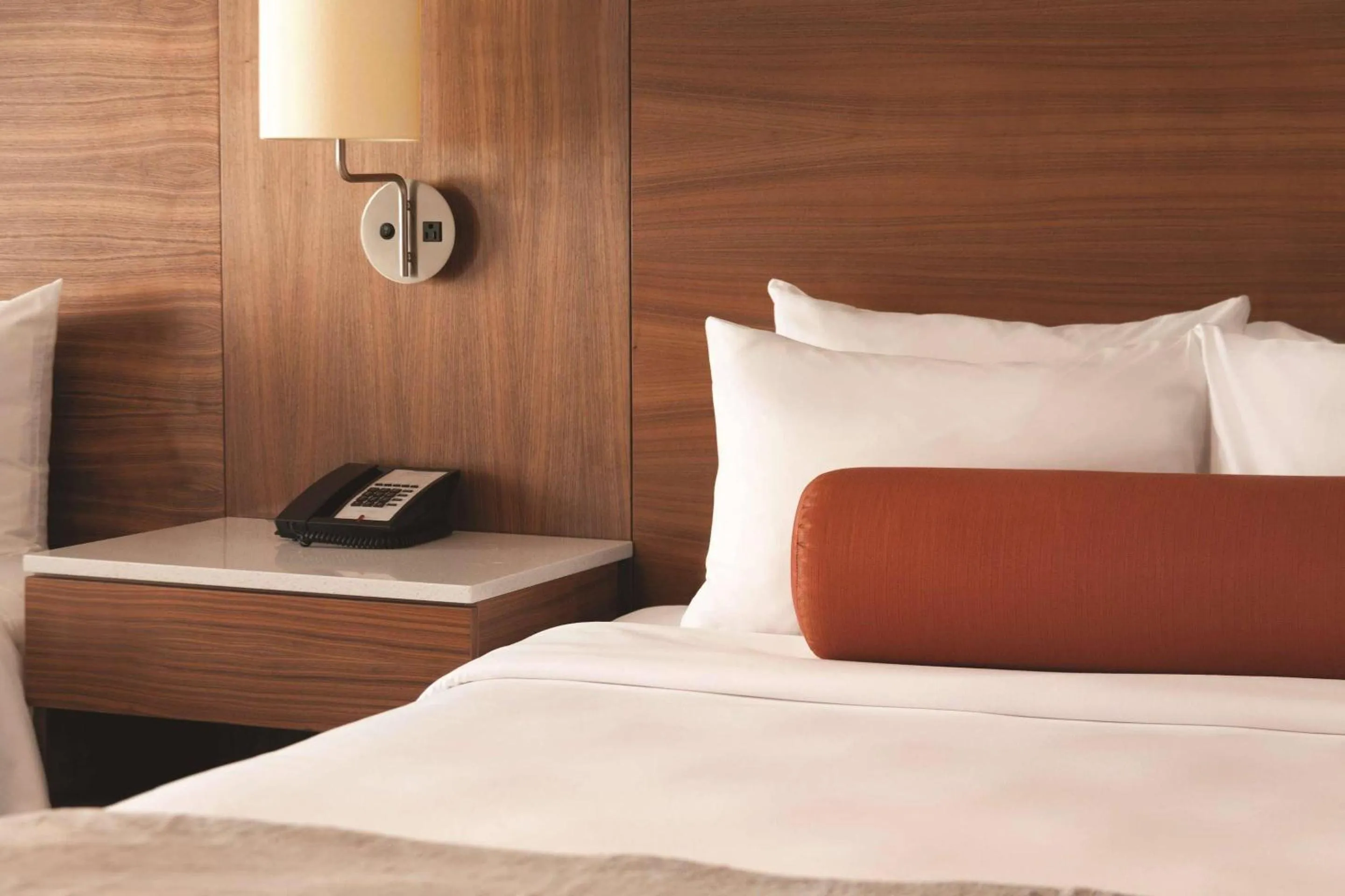 Bed in Radisson Hotel & Conference Centre Calgary Airport