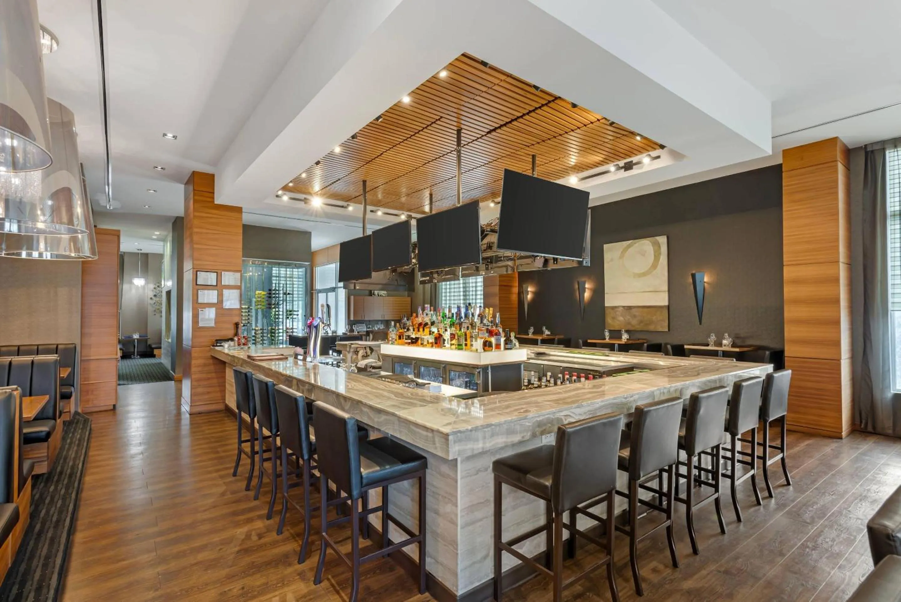 Restaurant/places to eat in Radisson Hotel & Conference Centre Calgary Airport