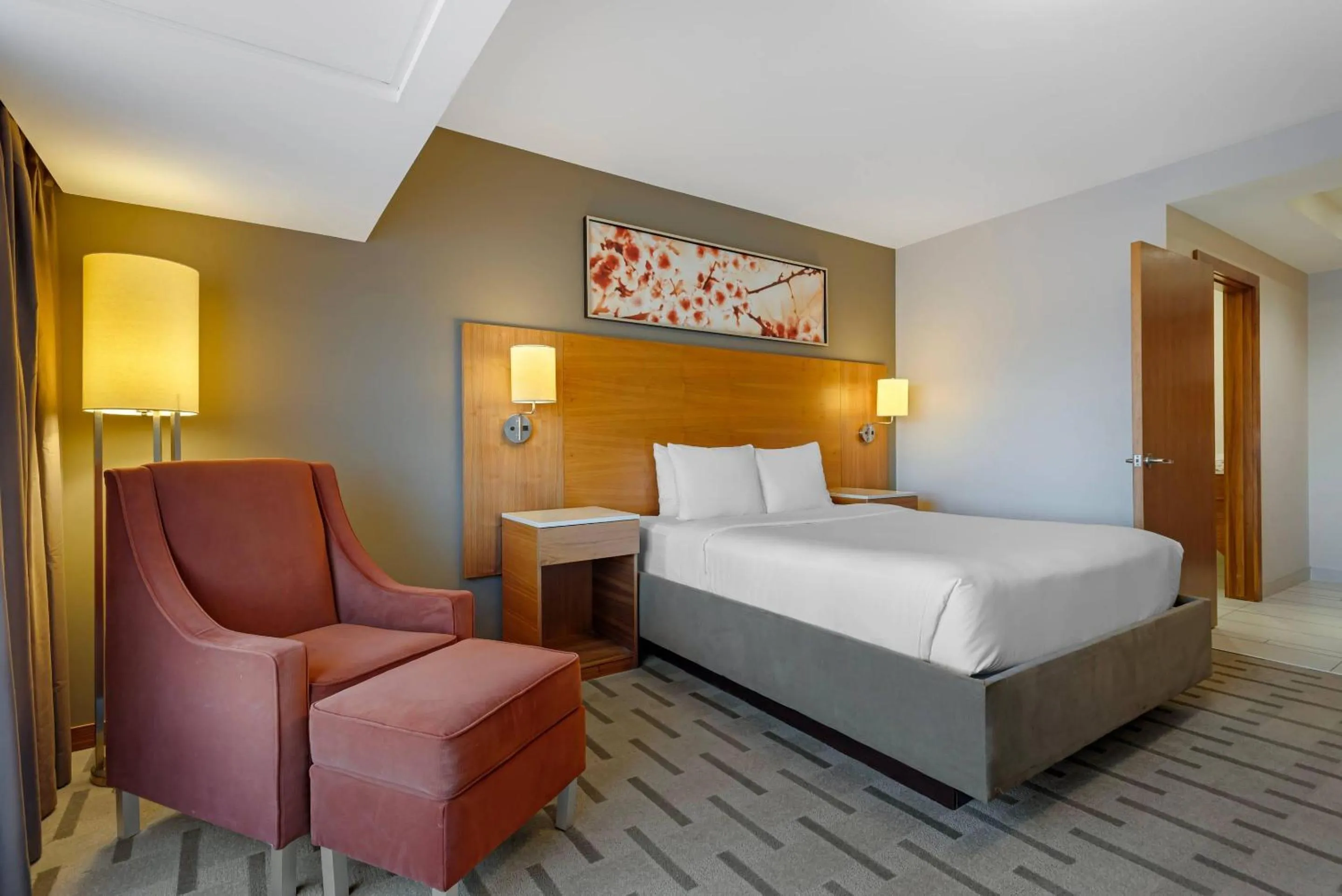Bedroom, Bed in Radisson Hotel & Conference Centre Calgary Airport