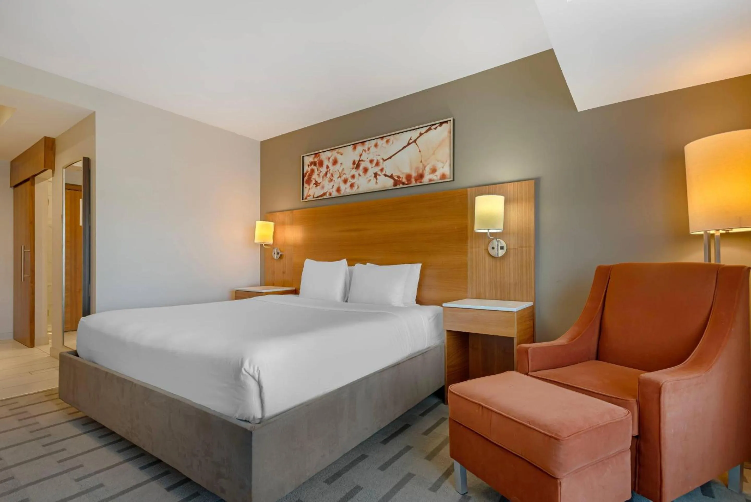 Bedroom, Bed in Radisson Hotel & Conference Centre Calgary Airport