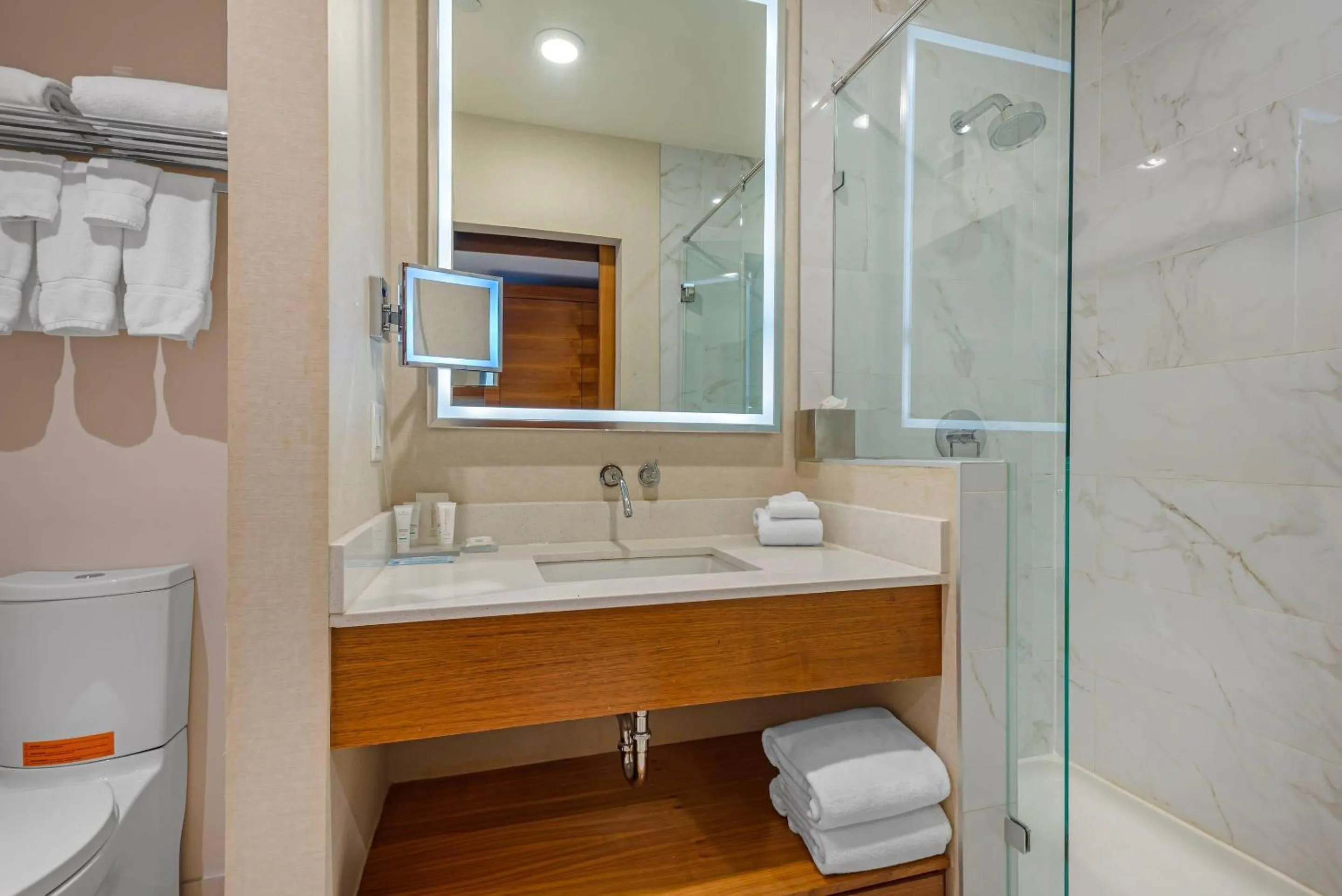 Bedroom in Radisson Hotel & Conference Centre Calgary Airport