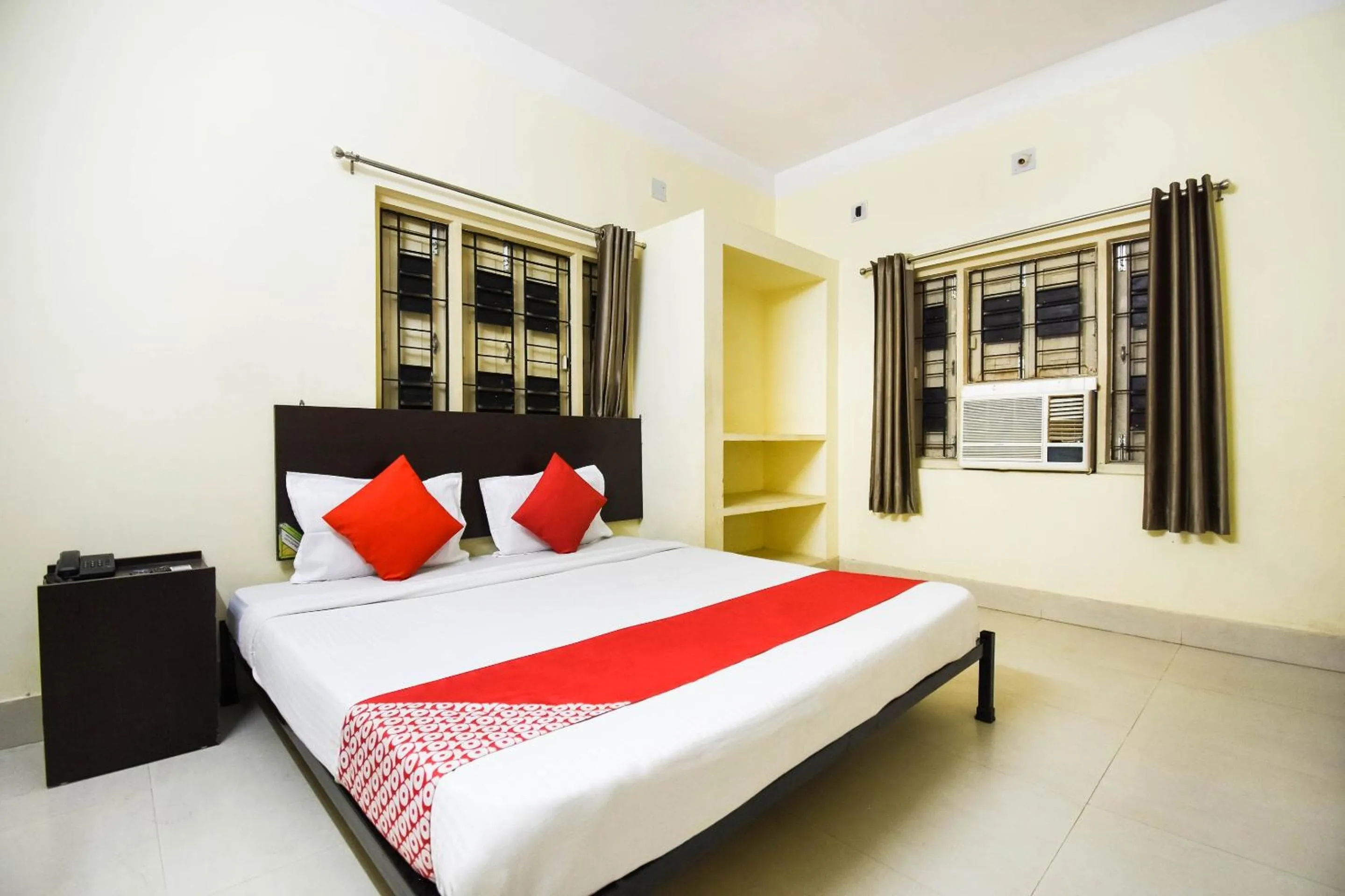 Bedroom, Bed in Hotel O Pradhan Palace