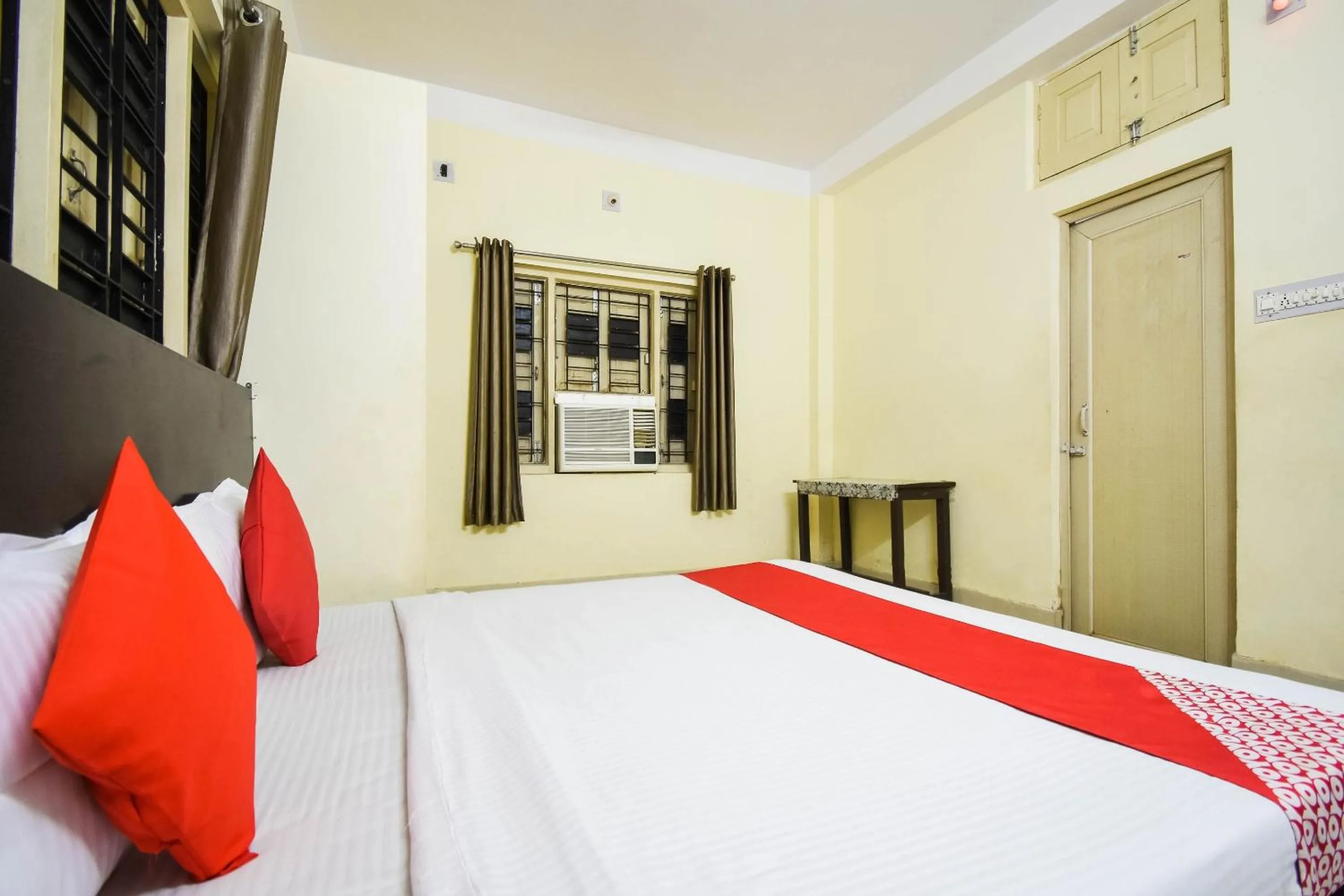 Bedroom, Bed in Hotel O Pradhan Palace