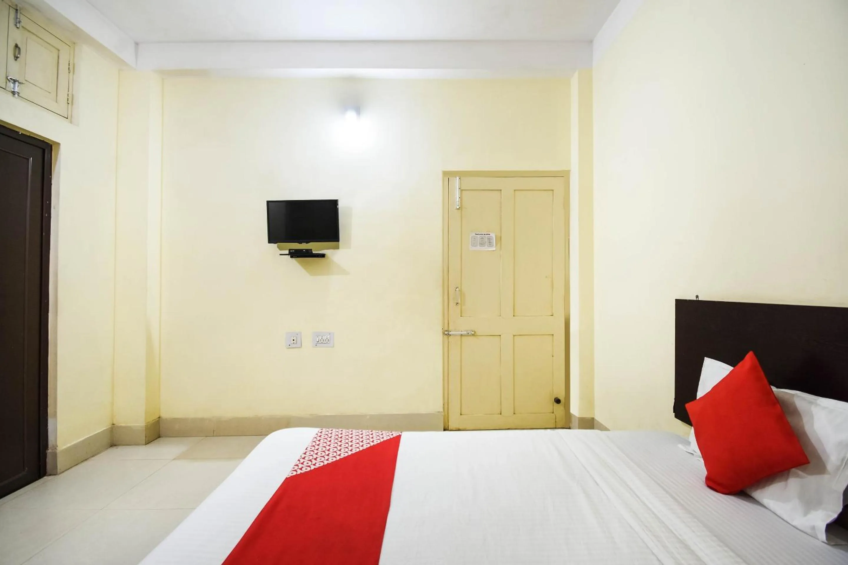 Bedroom, Bed in Hotel O Pradhan Palace