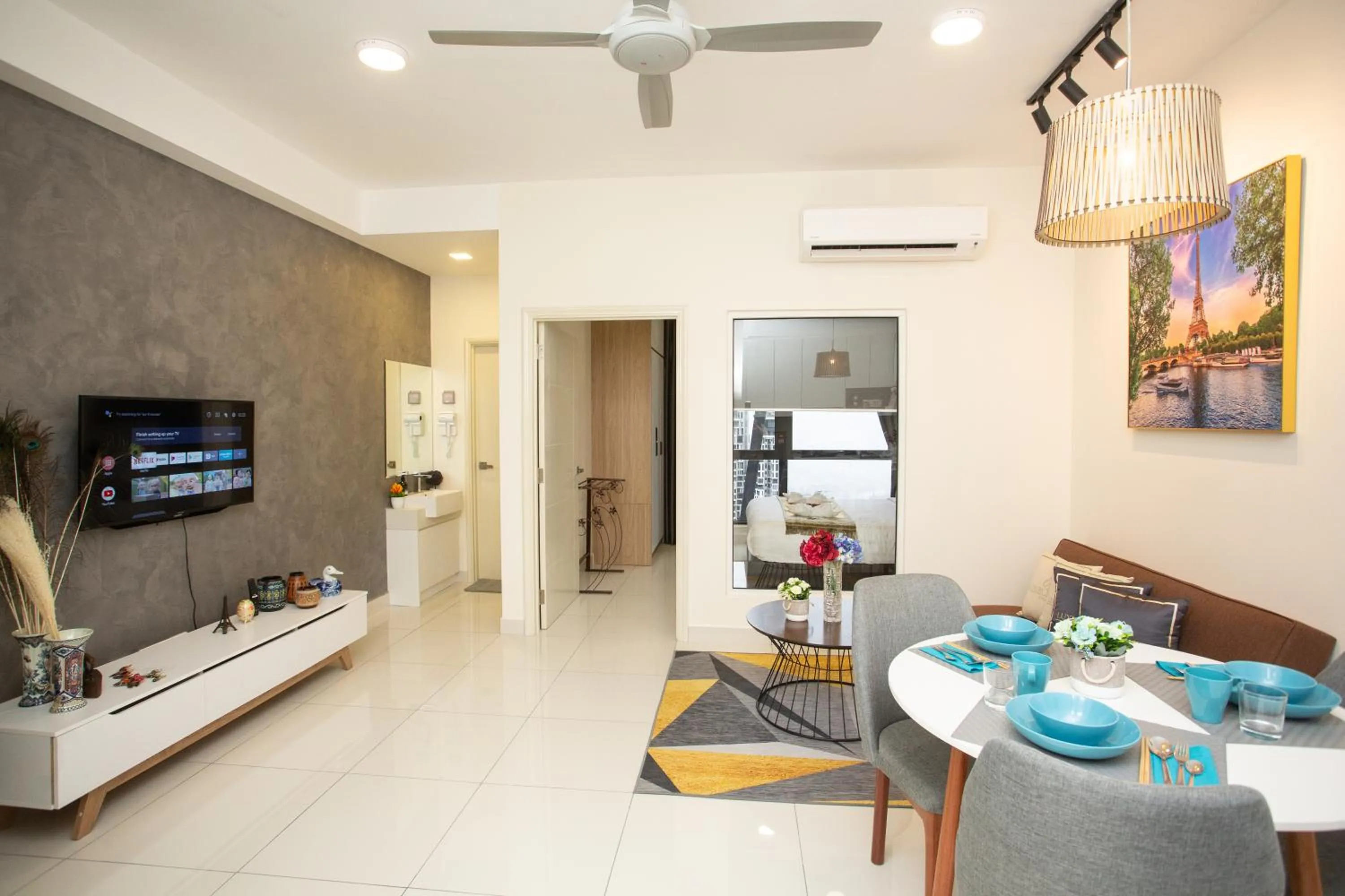 TV and multimedia in ARTE MONT KIARA BY PSM Luxury Suites