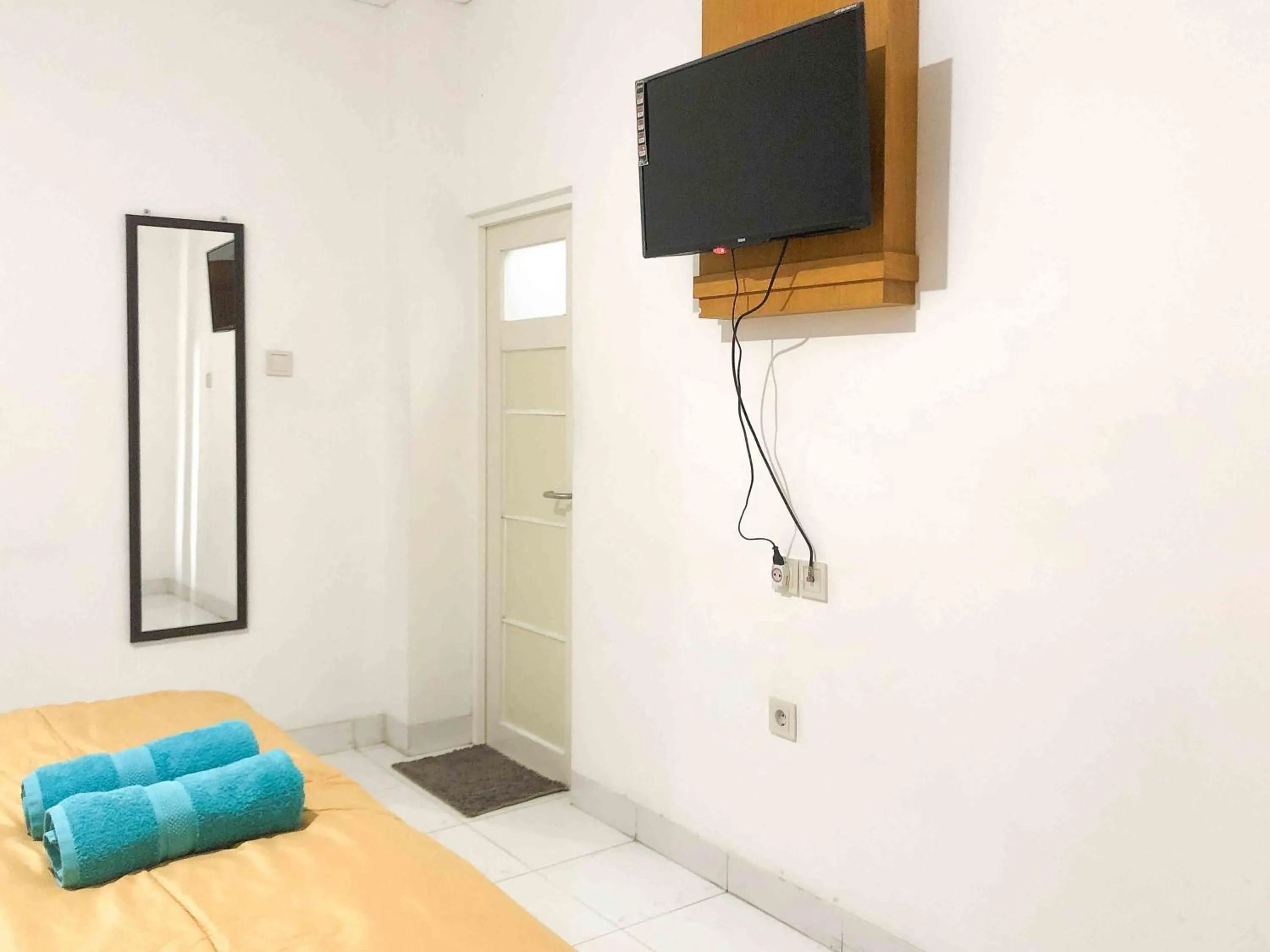 Bedroom, Bed in Sofia Residence Syariah Mitra RedDoorz