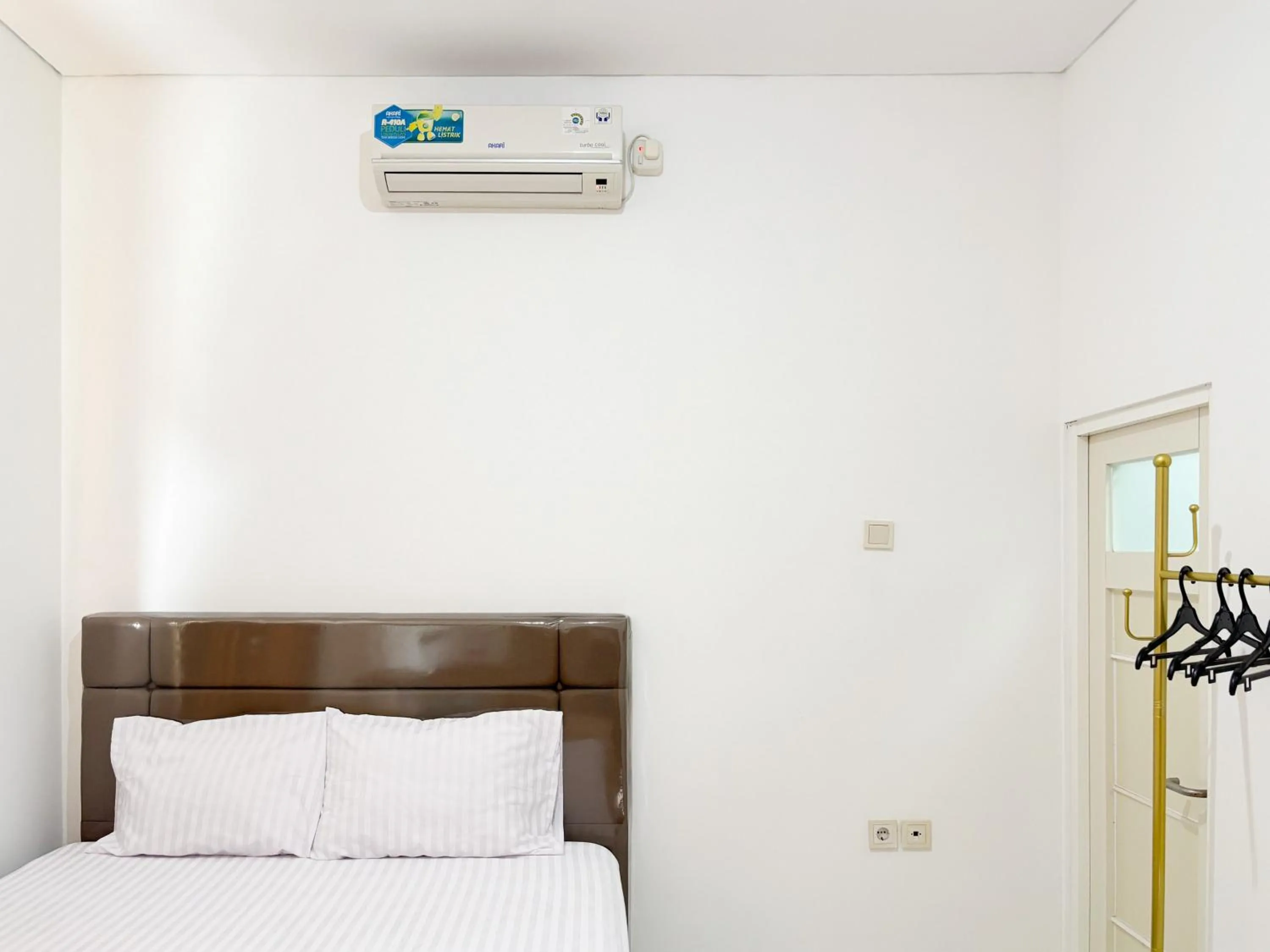 Bedroom, Bed in Sofia Residence Syariah Mitra RedDoorz