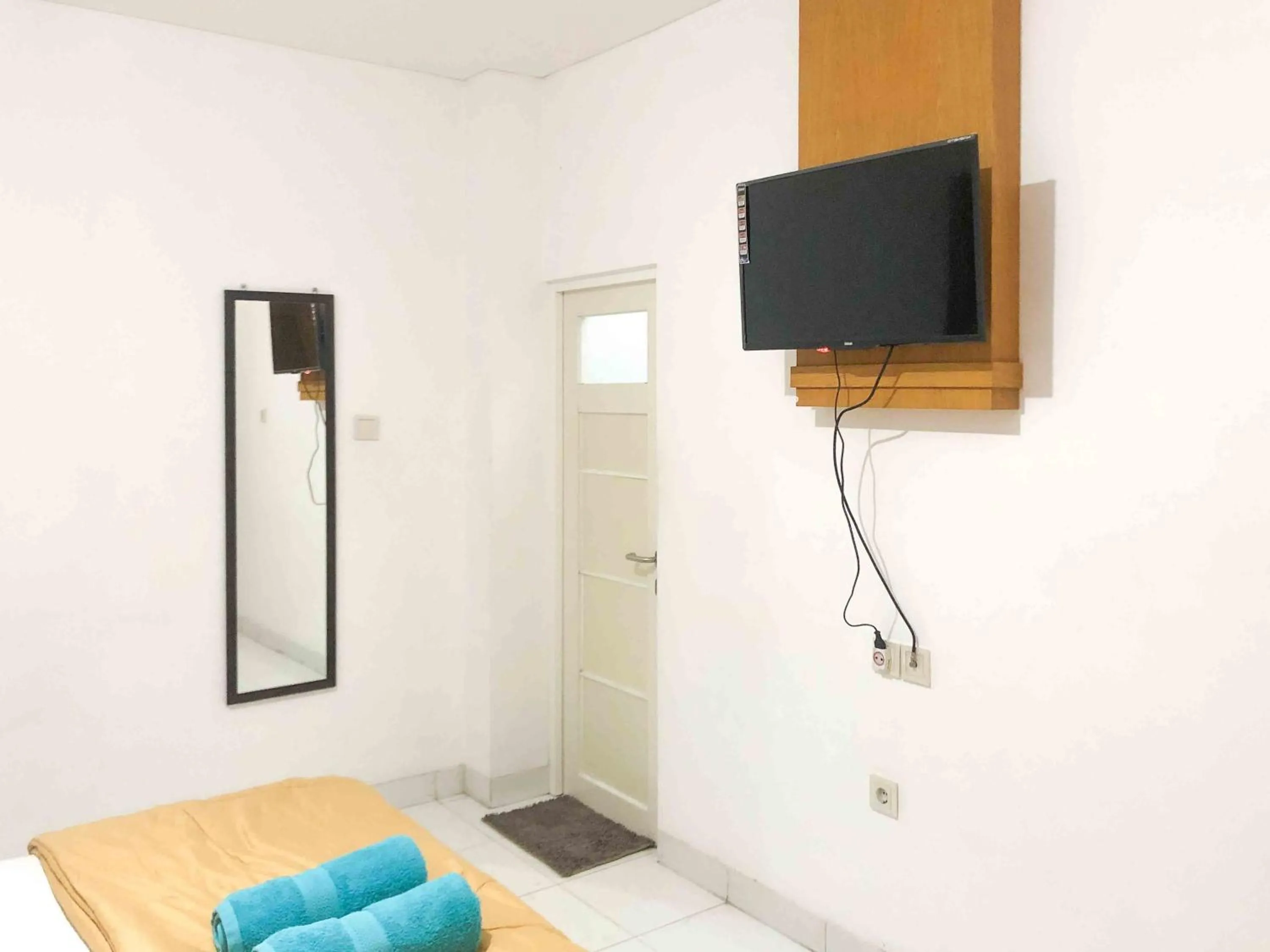 Bedroom, Bed in Sofia Residence Syariah Mitra RedDoorz