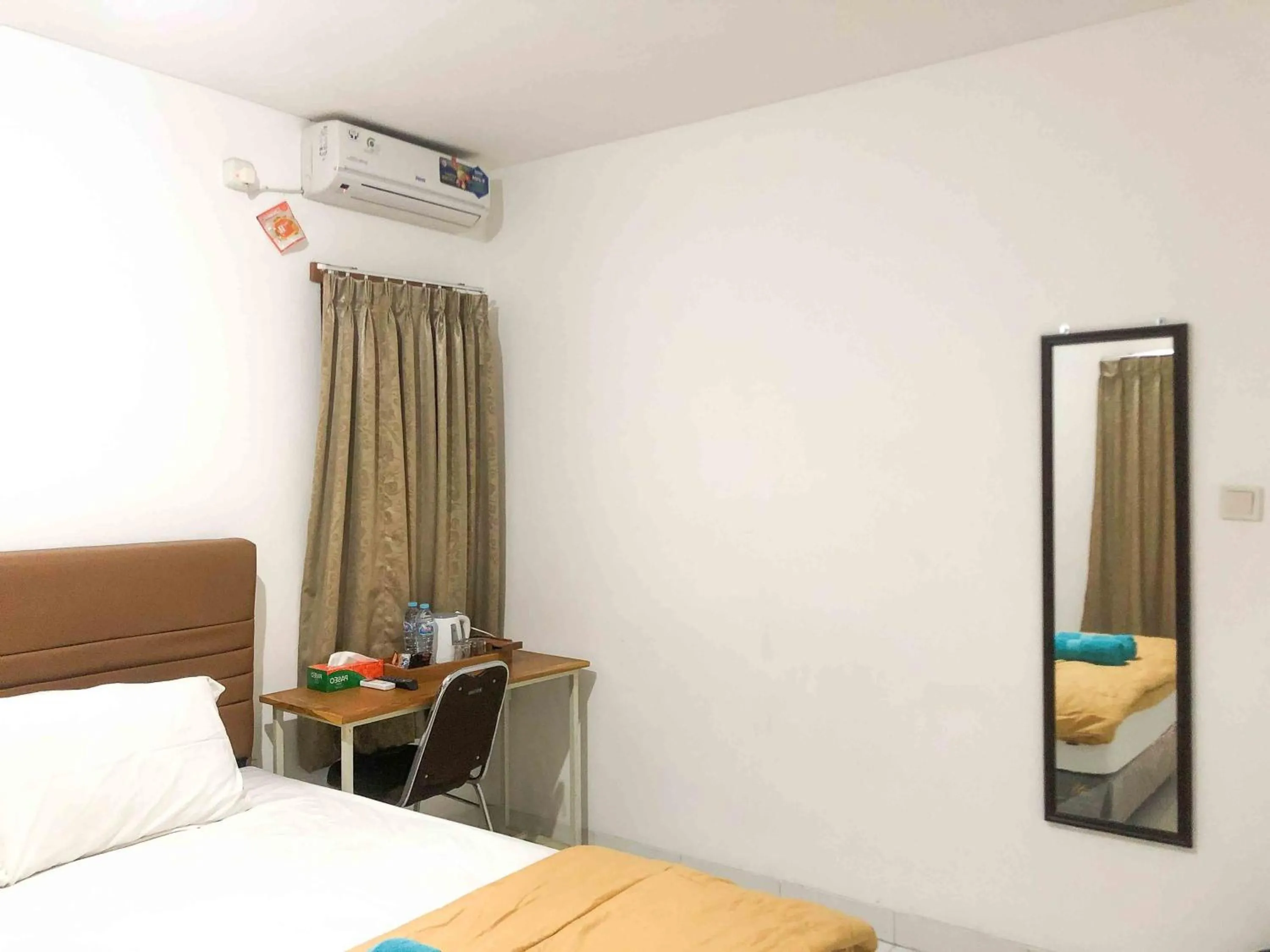 Bedroom, Bed in Sofia Residence Syariah Mitra RedDoorz