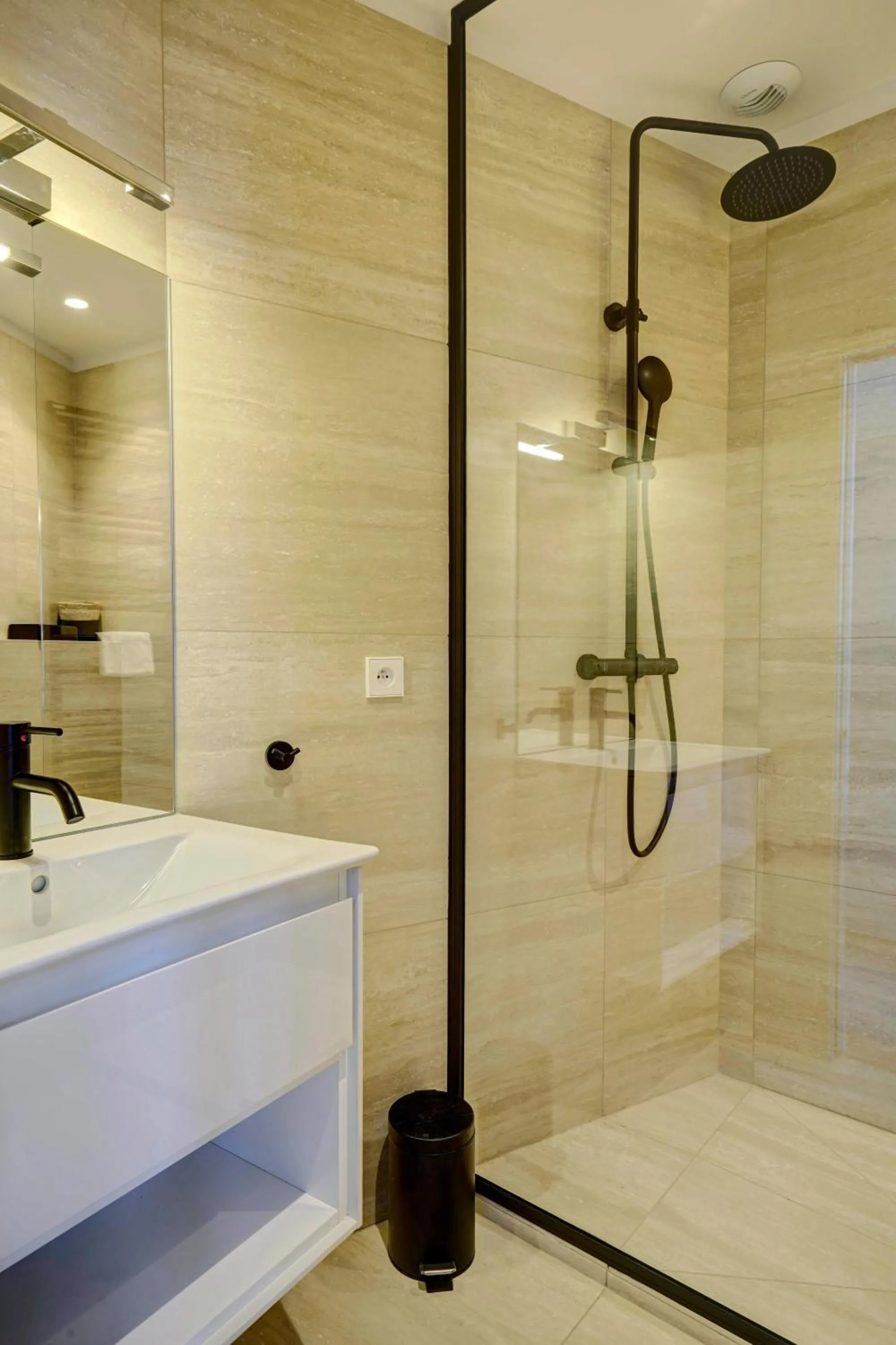 Bathroom in Apartments Du Louvre St Honoré