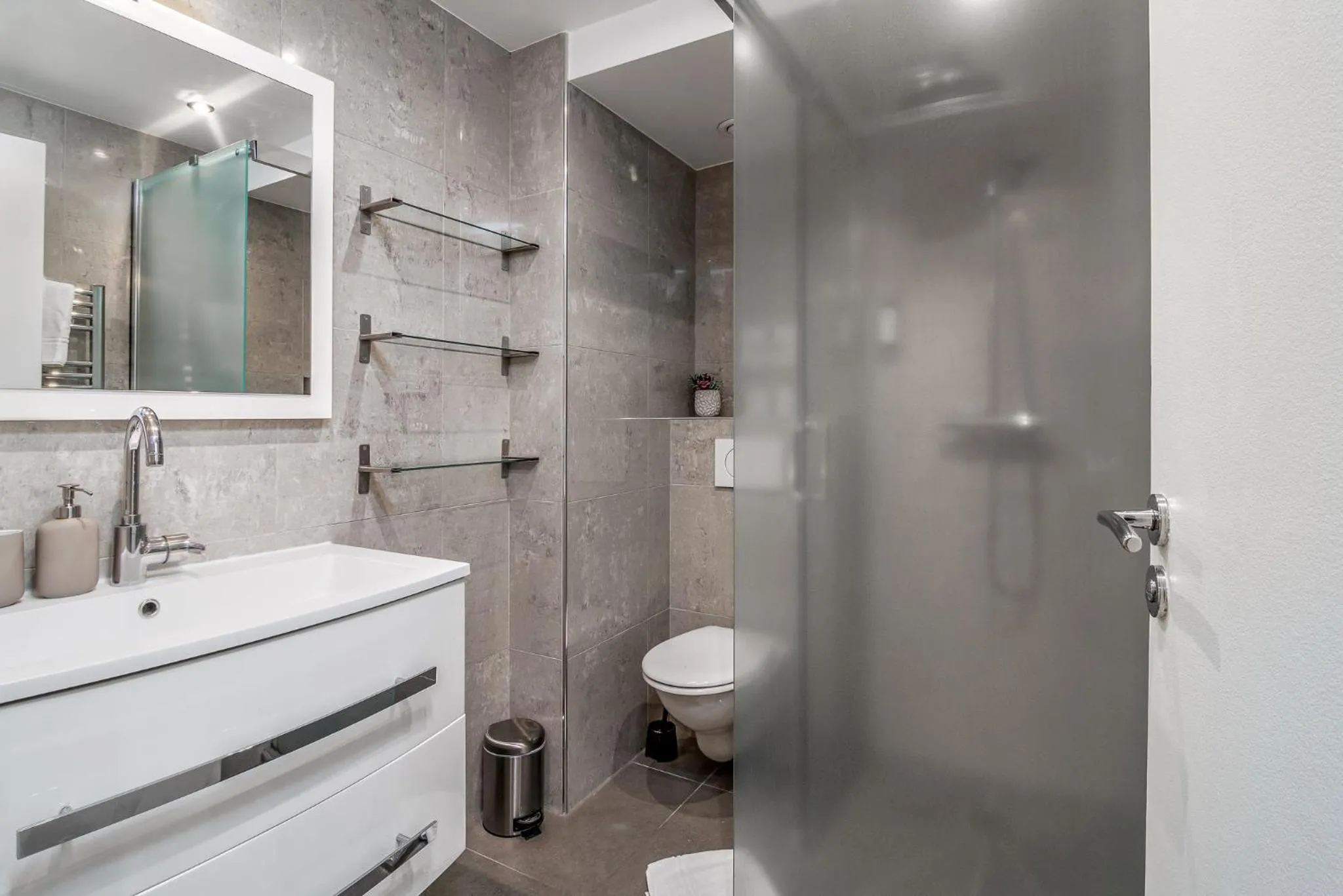 Bathroom in Apartments Du Louvre St Honoré