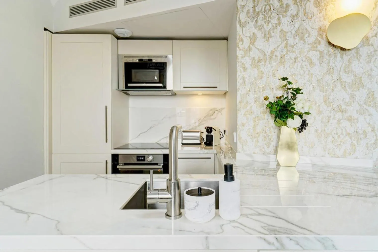 Kitchen or kitchenette, Bed in Apartments Du Louvre St Honoré