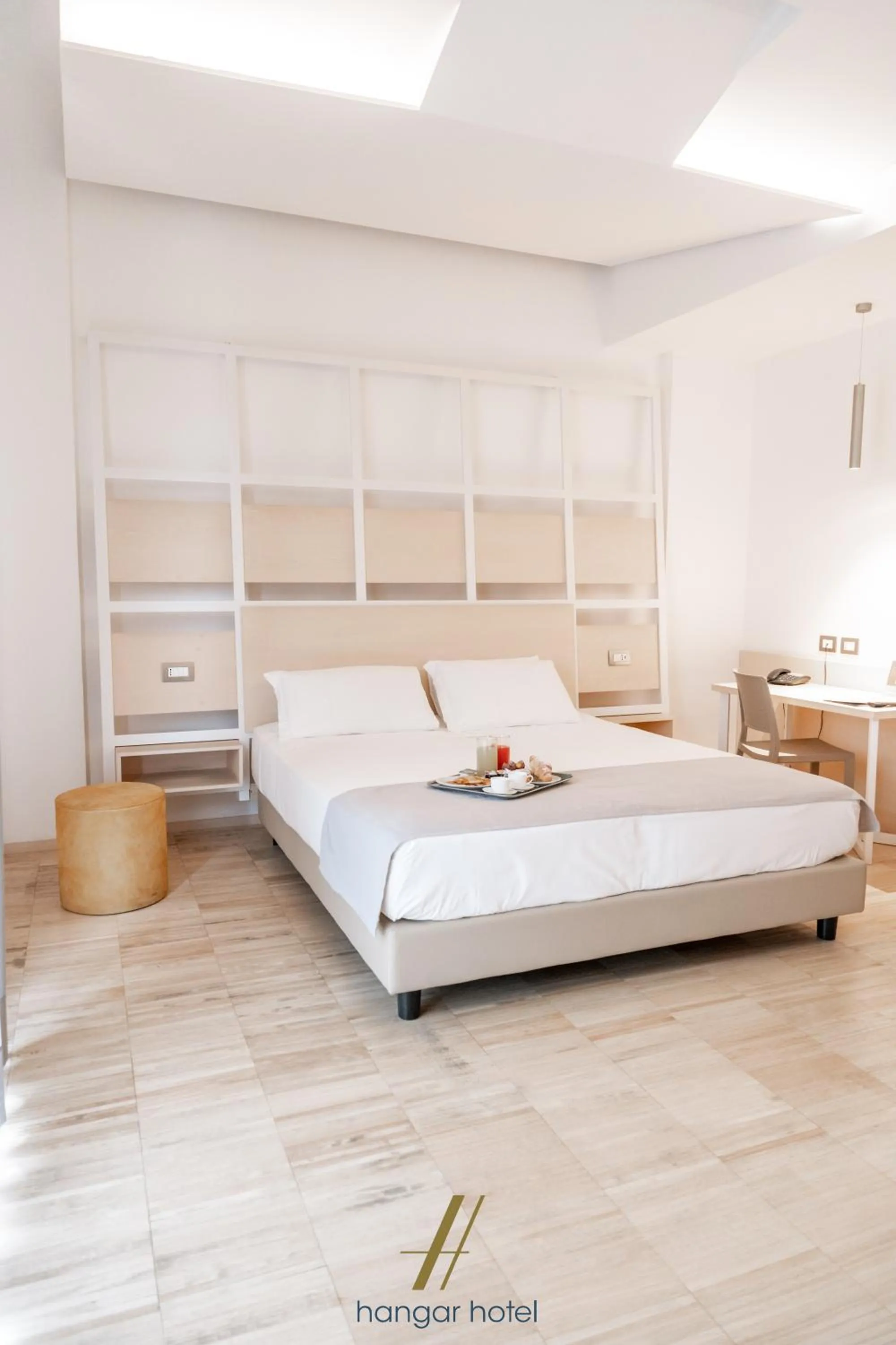 Property building, Bed in Hangar Hotel