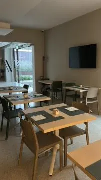 Restaurant/places to eat in Hangar Hotel