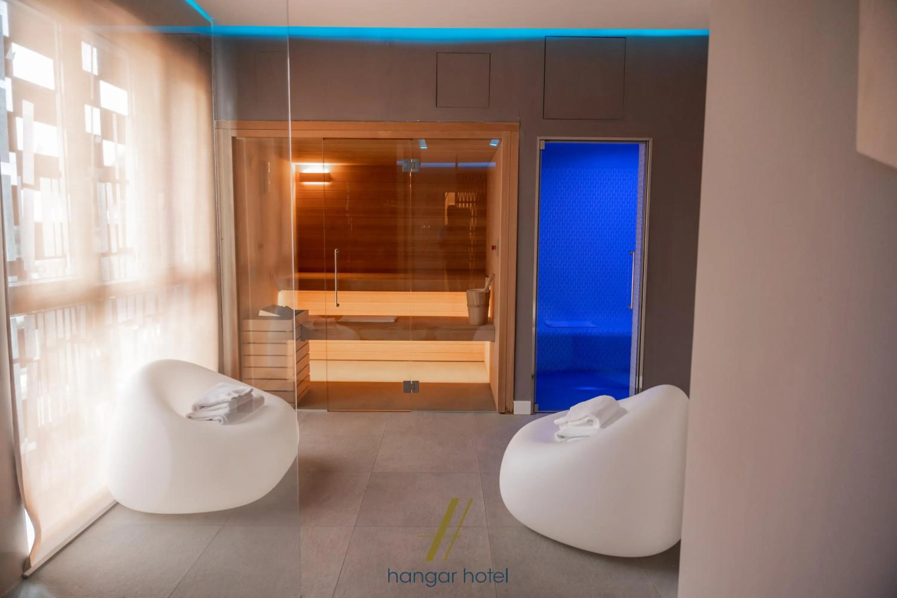 Sauna in Hangar Hotel