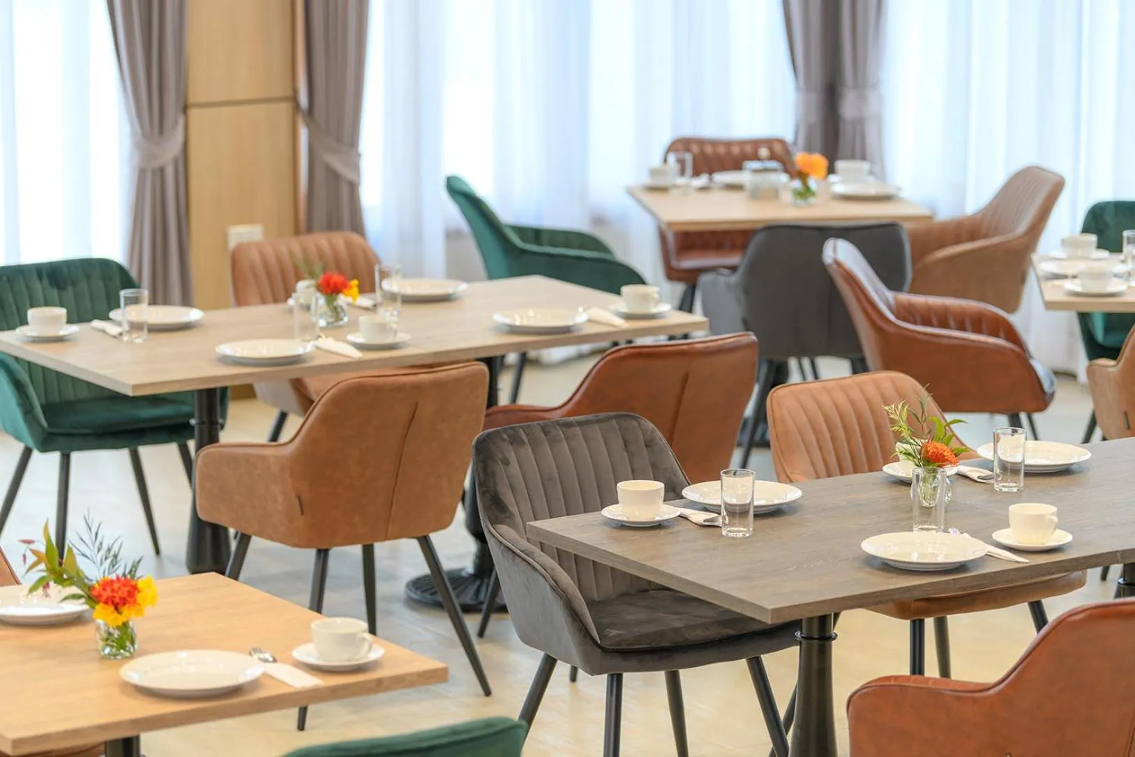 Restaurant/places to eat in Avarin Resort