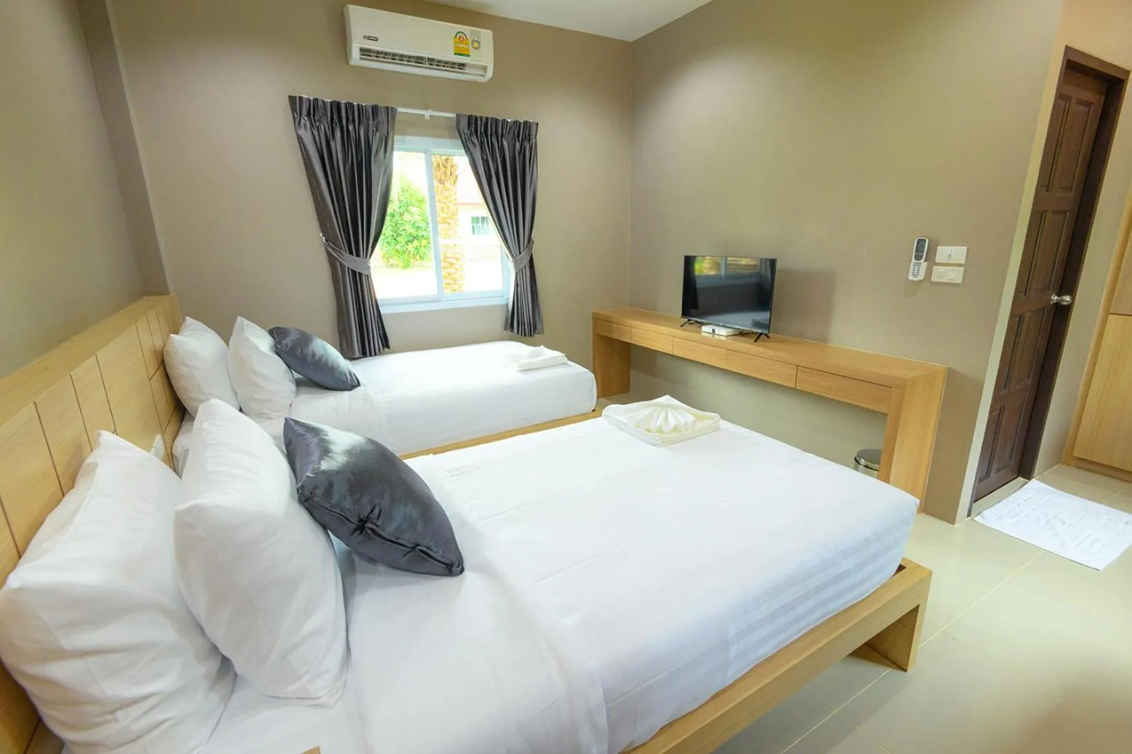 Bed in Avarin Resort