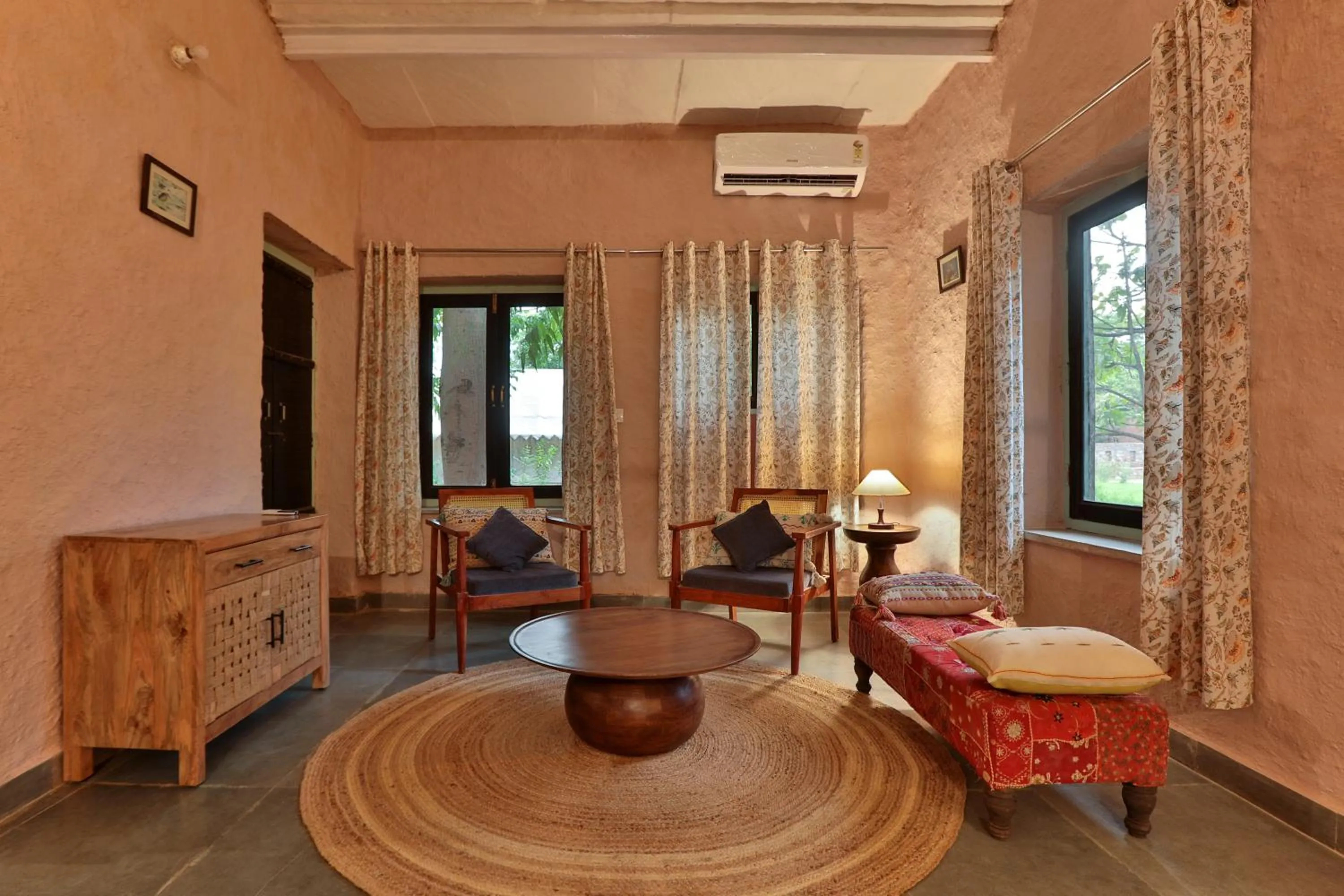 Seating area in Pangarh Lake Retreat