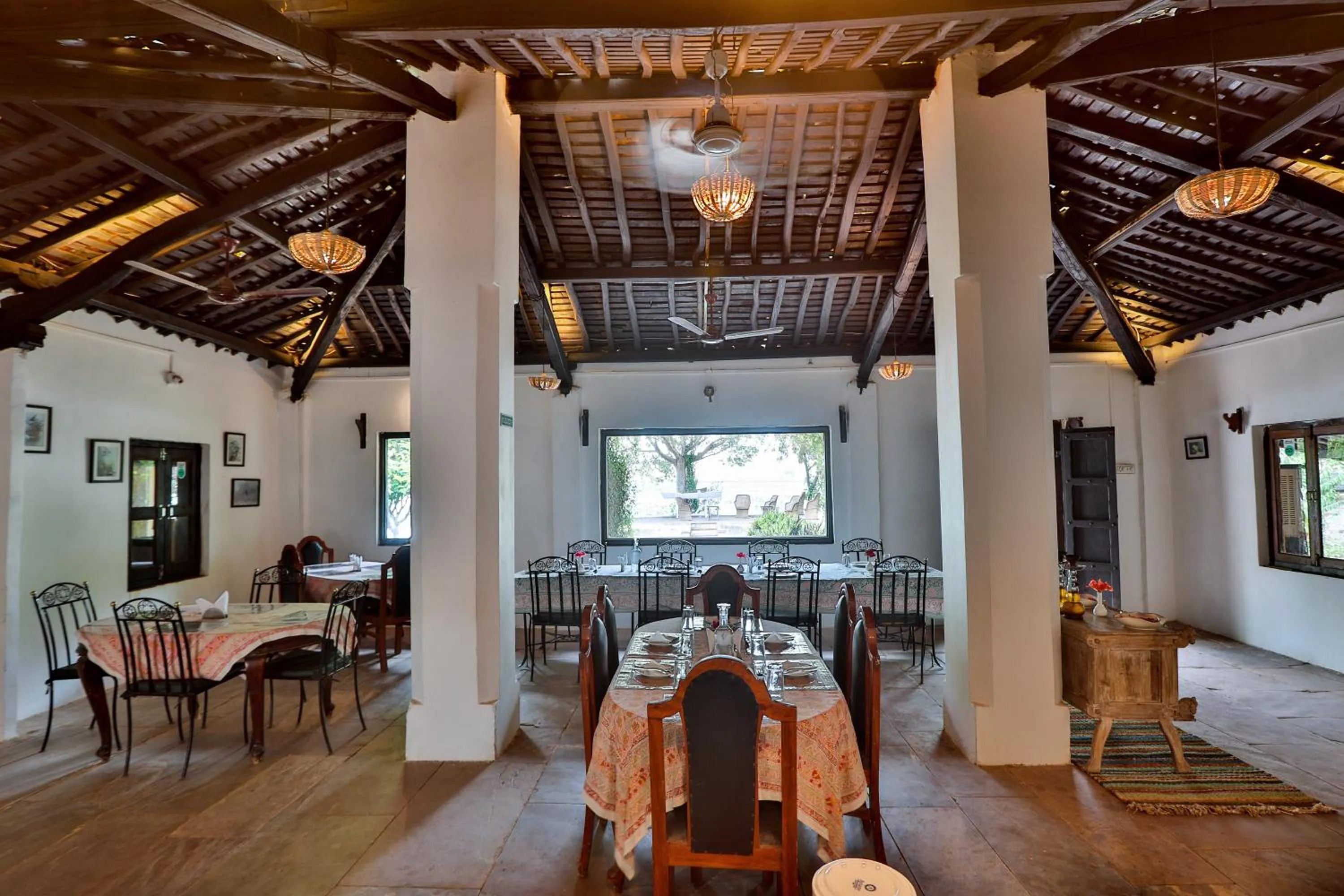 Restaurant/places to eat in Pangarh Lake Retreat