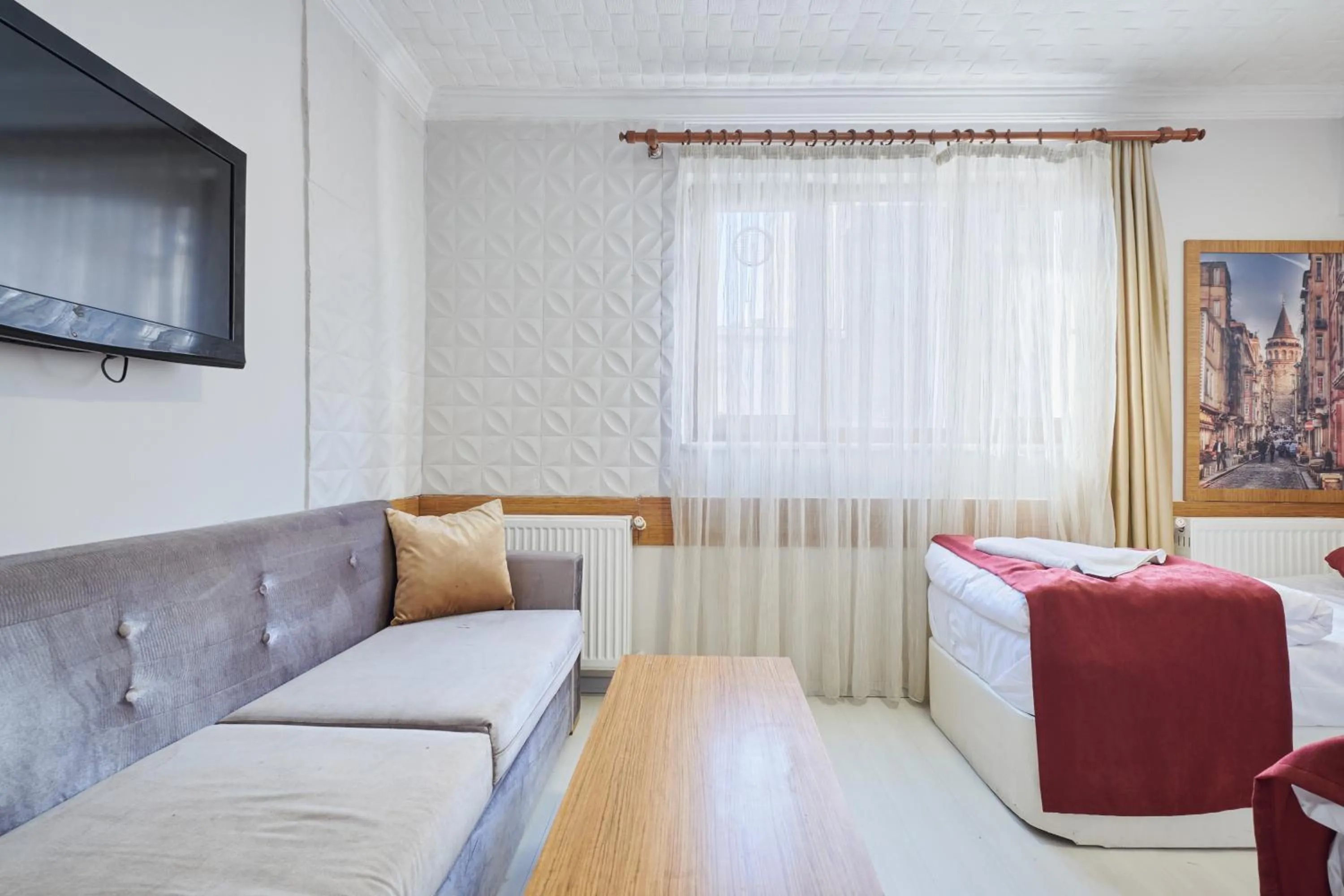 Dining area, Bed in Central Suites Taksim