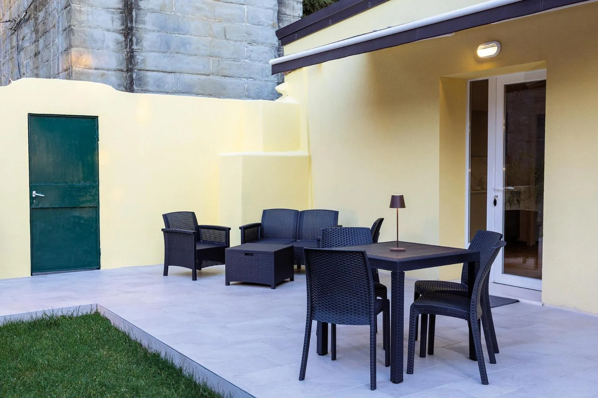 Patio in Residence La Torre con private park