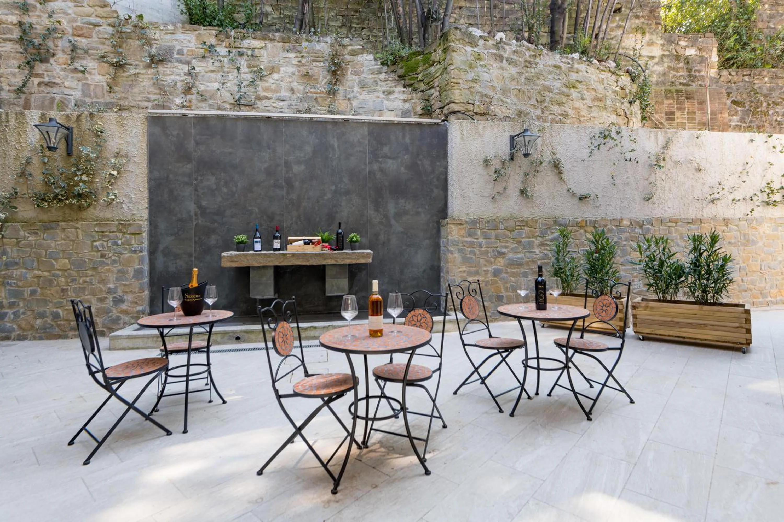 Patio in Residence La Torre con private park