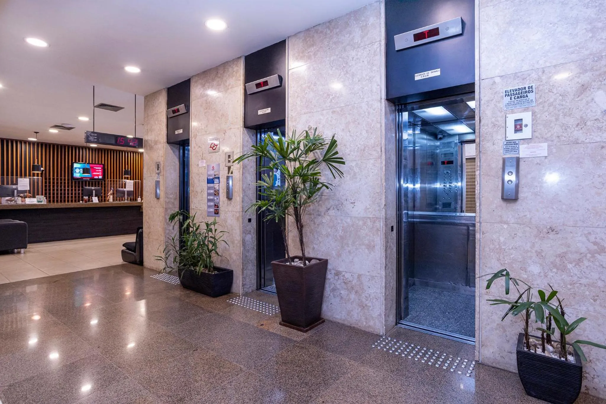 elevator in Nikkey Palace Hotel